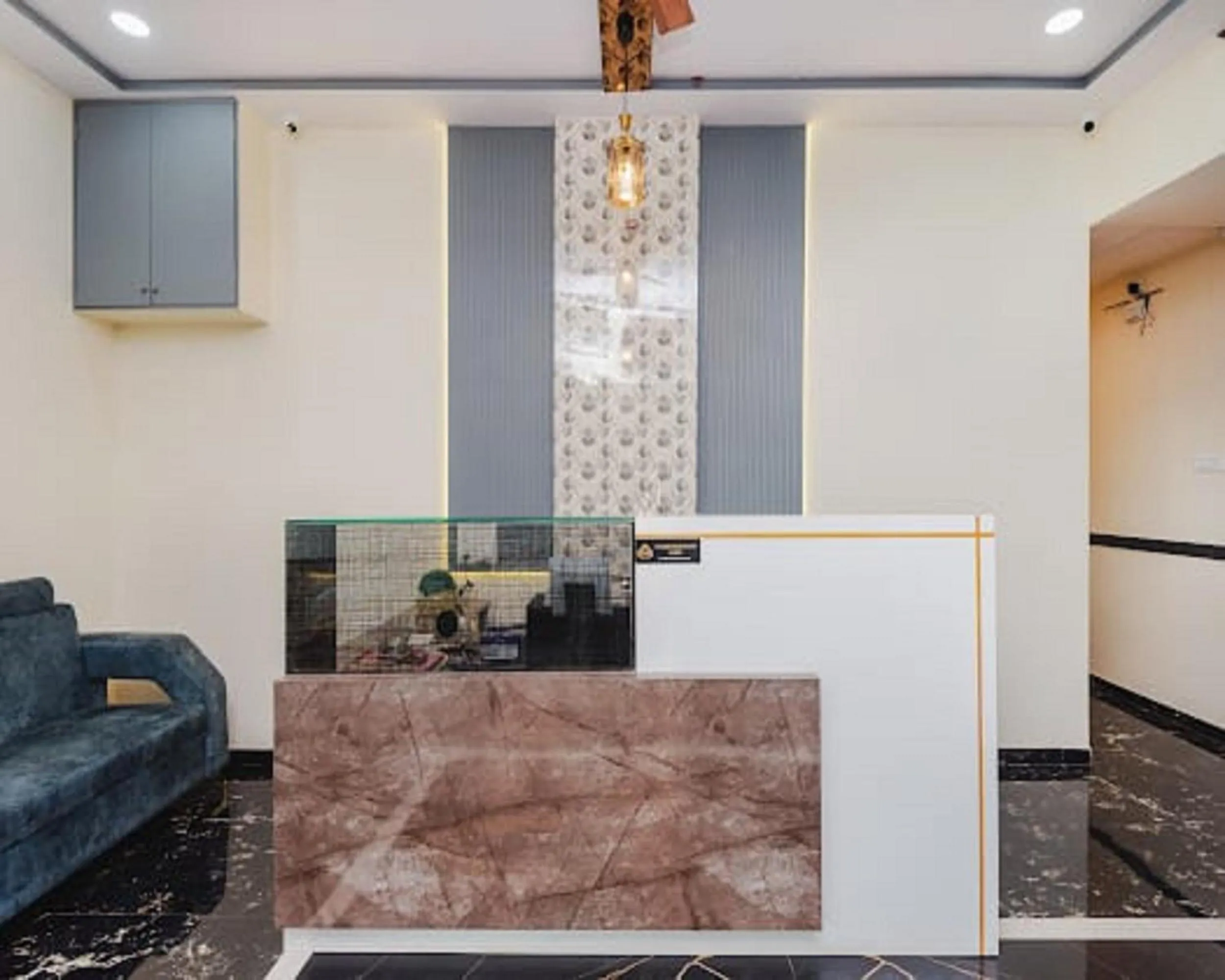 Lobby or reception in Hotel Golden Sands Inn Aslpha