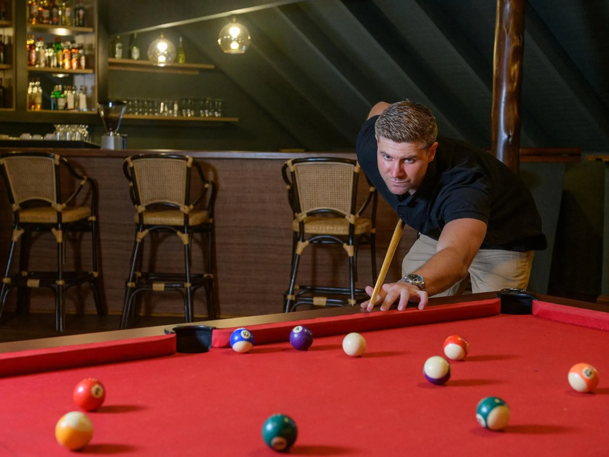 Lounge or bar in Cayley Mountain Resort