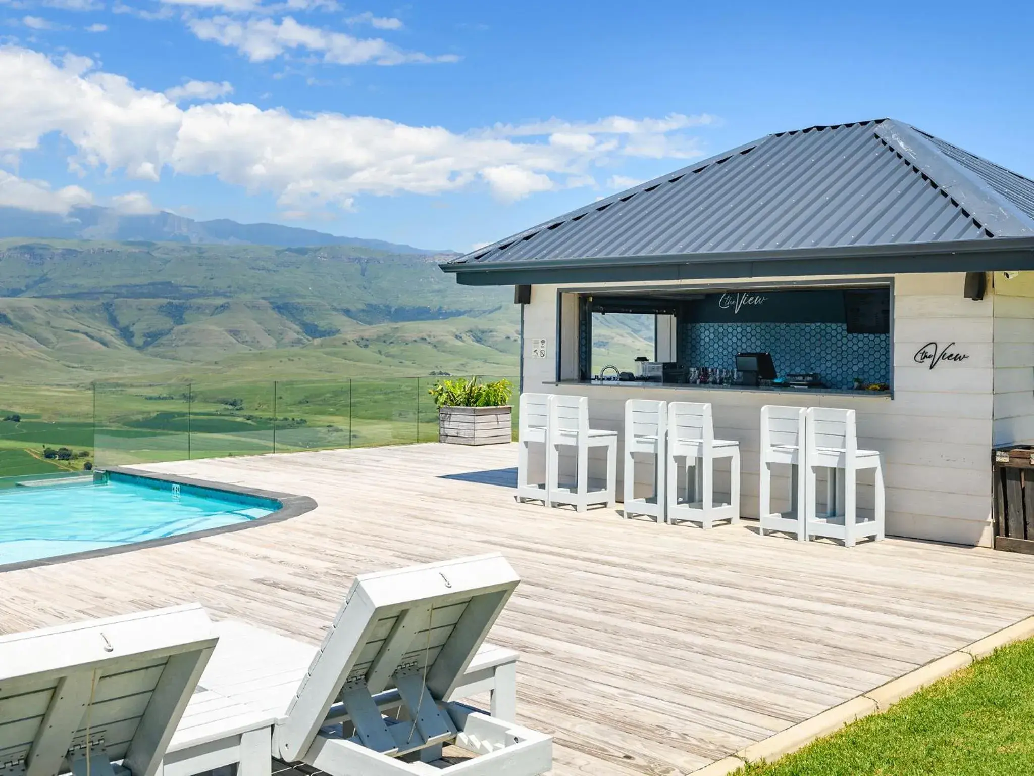 Swimming pool in Cayley Mountain Resort Swimming pool in Cayley Mountain Resort