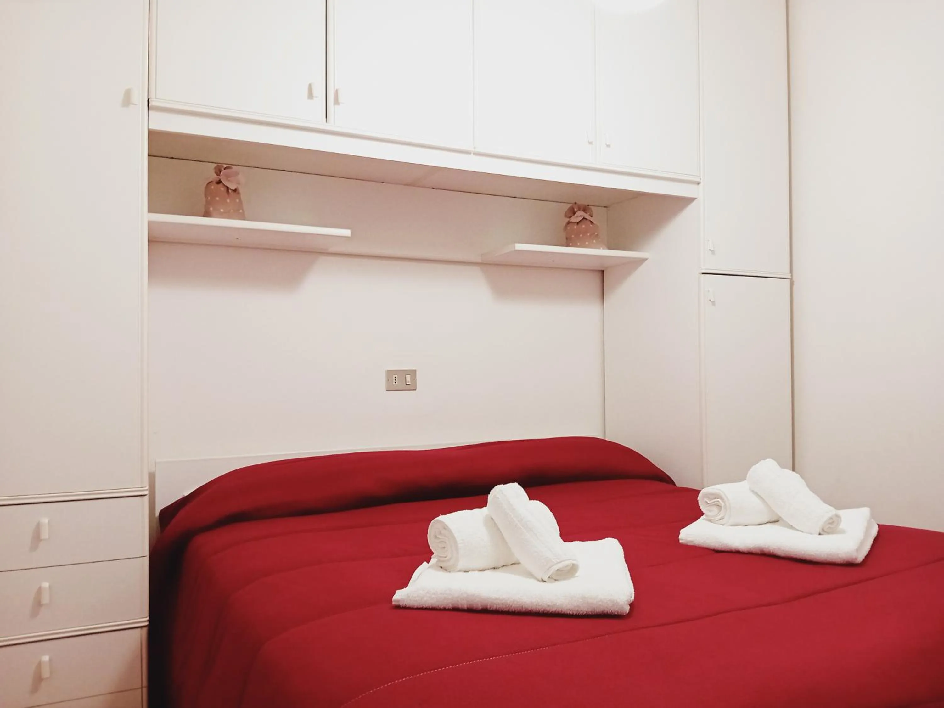 Photo of the whole room, Bed in Residence Giardino