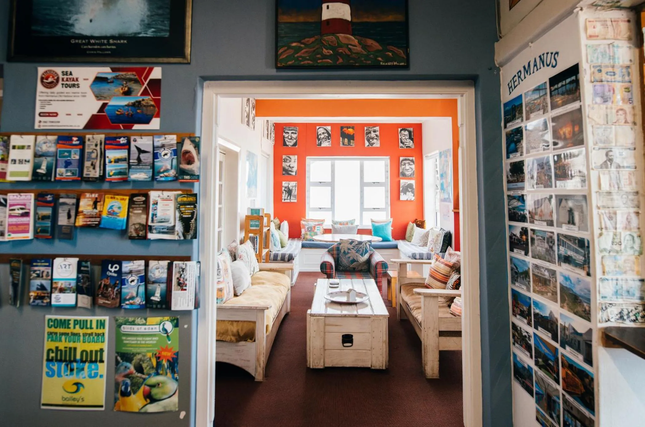 Communal lounge/ TV room in Hermanus Backpackers & Budget Accommodation