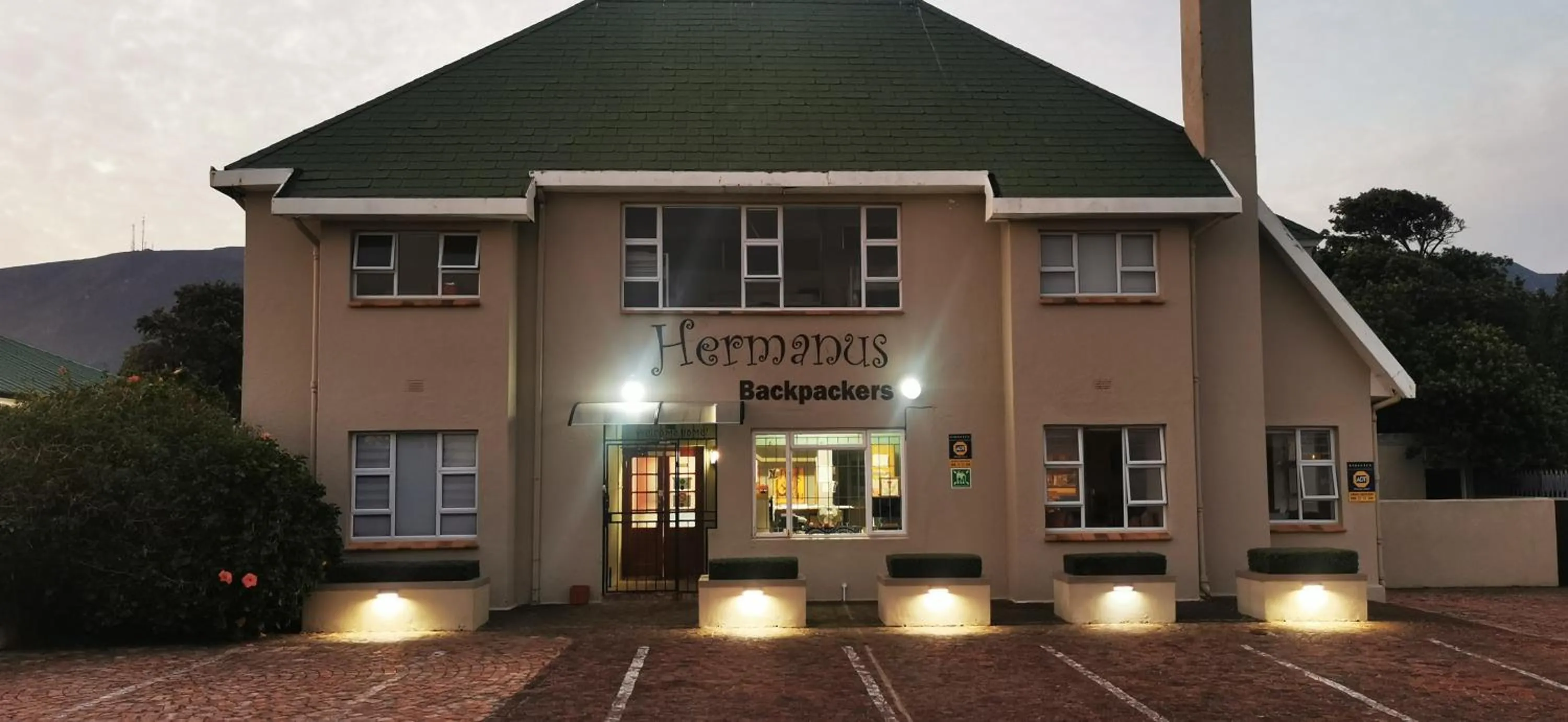Property building in Hermanus Backpackers & Budget Accommodation