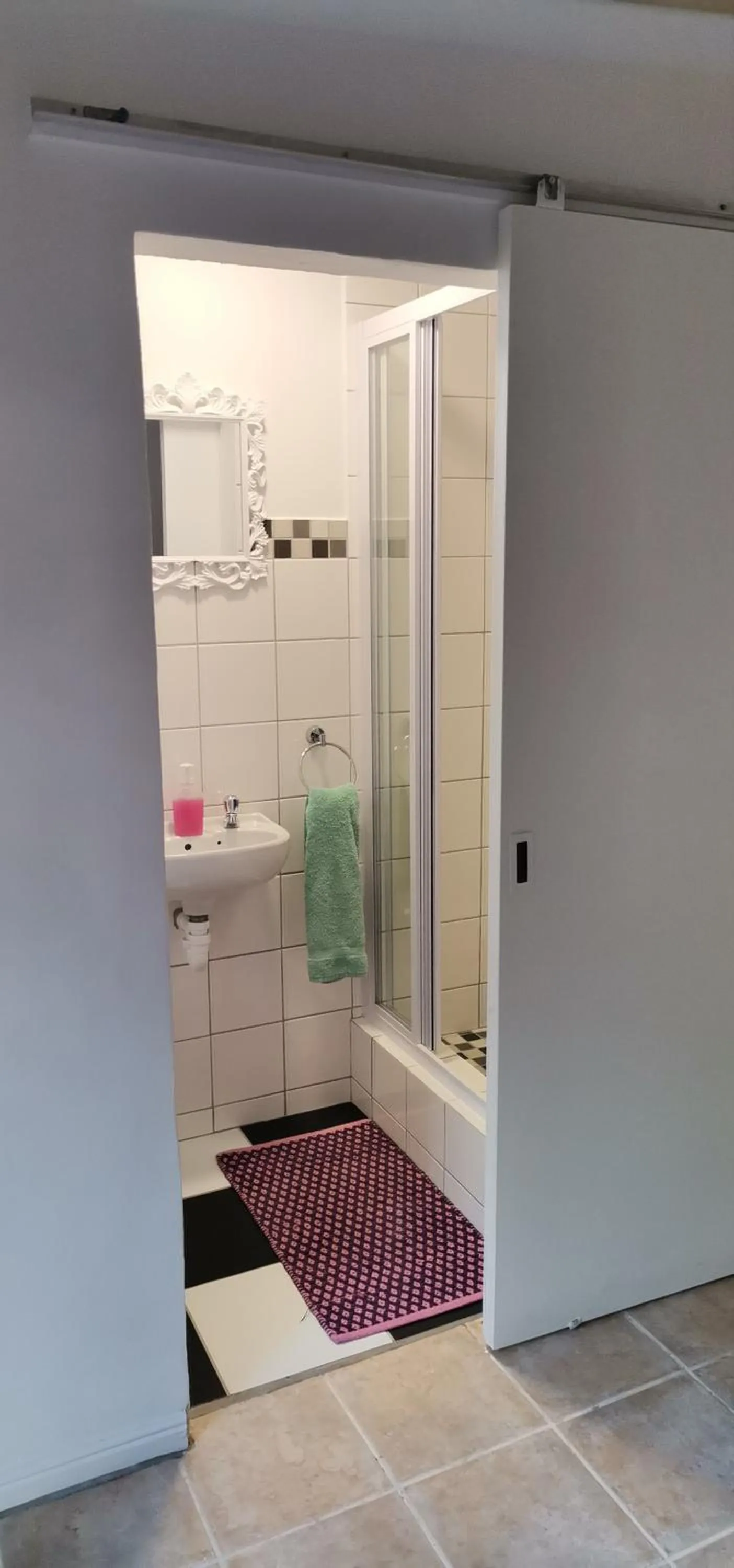 Bathroom in Hermanus Backpackers & Budget Accommodation