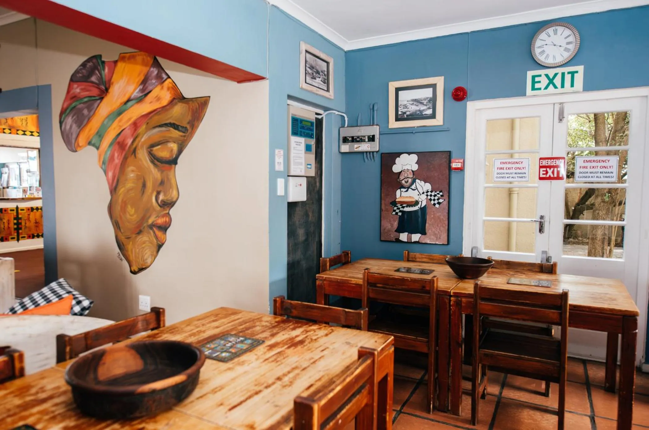 Communal kitchen in Hermanus Backpackers & Budget Accommodation