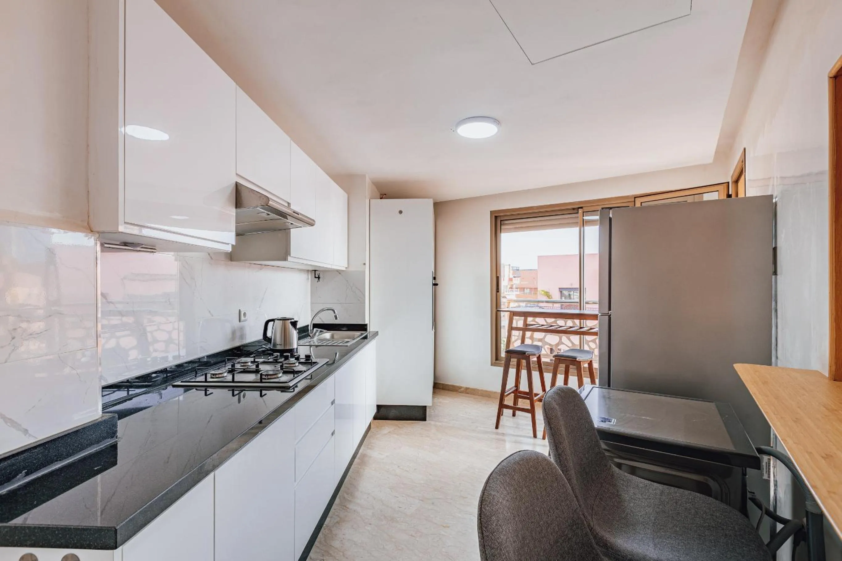 Kitchen or kitchenette in Migdal Gueliz Apart Hôtel