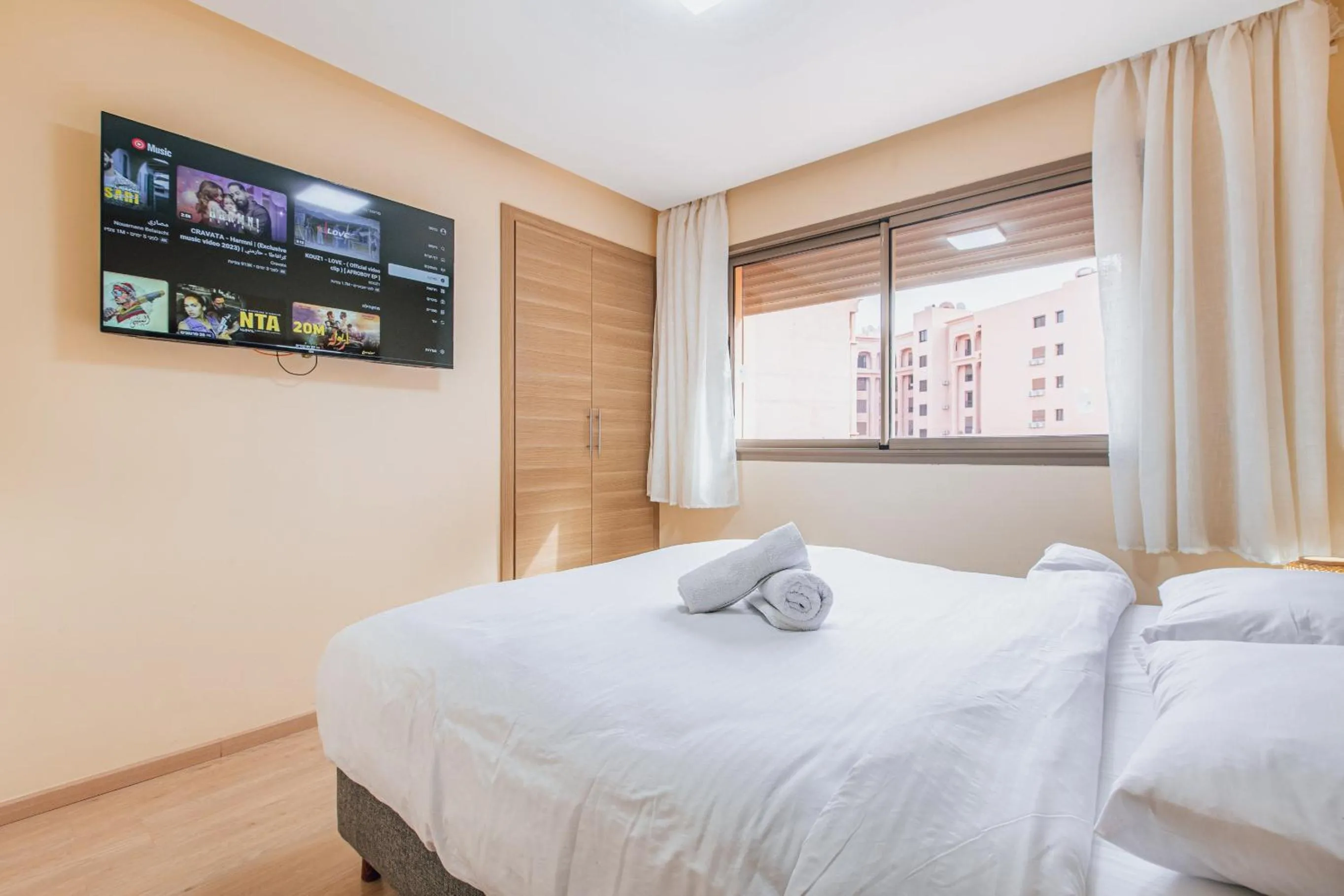 Communal lounge/ TV room, Bed in Migdal Gueliz Apart Hôtel