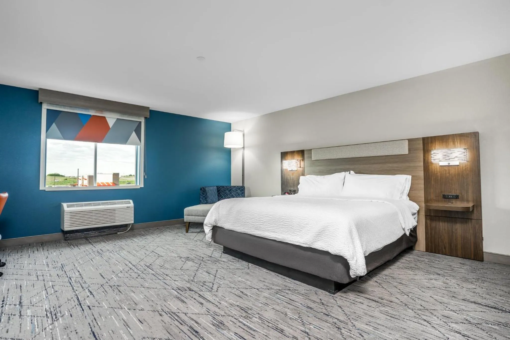 Photo of the whole room, Bed in Holiday Inn Express & Suites Cedar Rapids NE - Marion by IHG