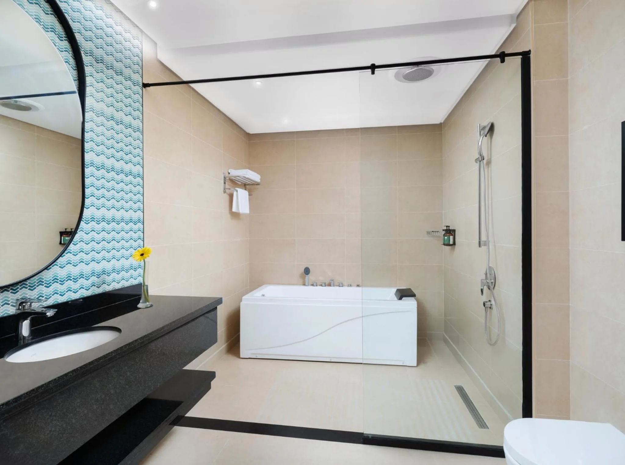 Photo of the whole room in voco Jeddah Gate by IHG