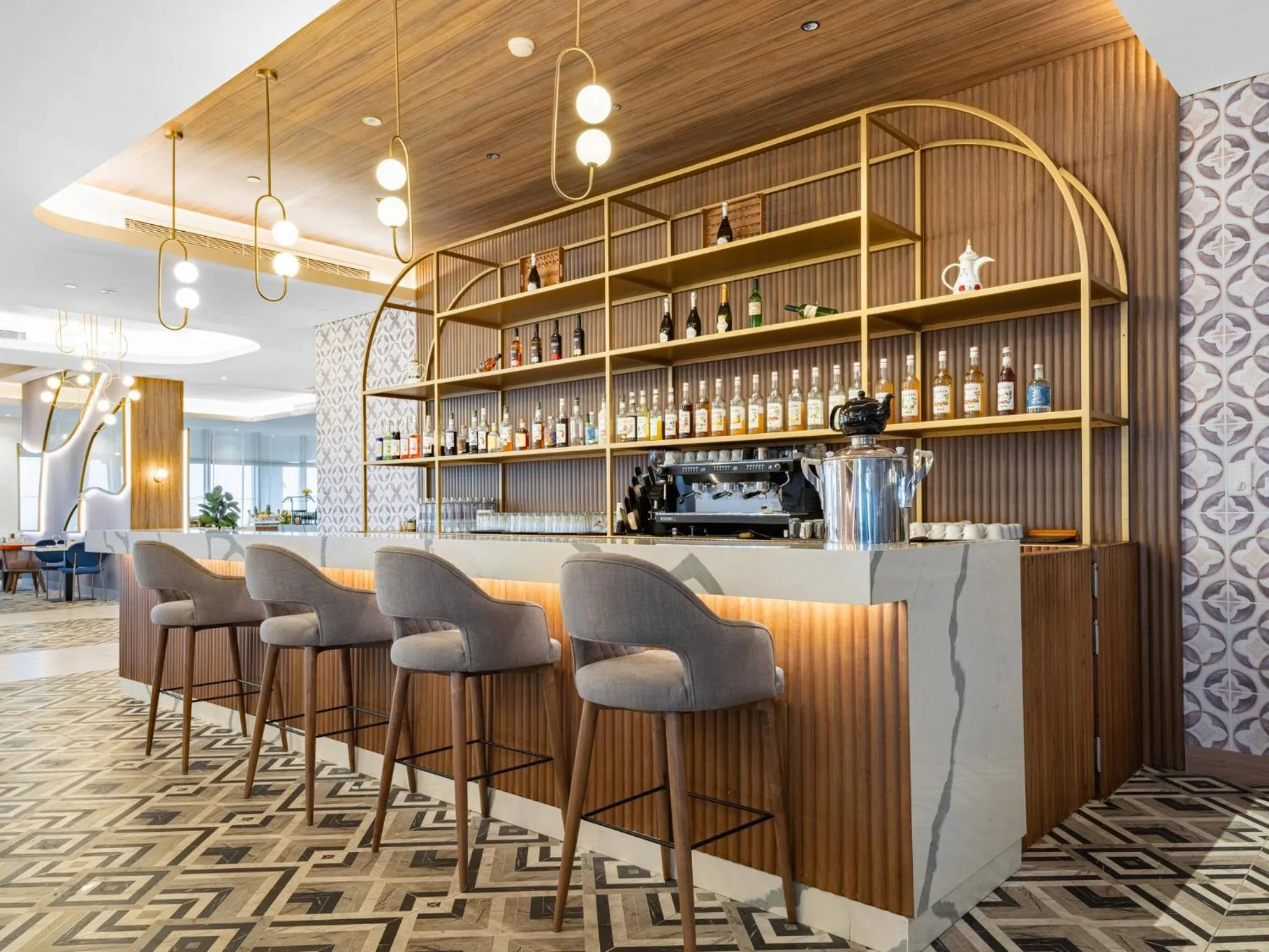 Lounge or bar in voco Jeddah Gate by IHG