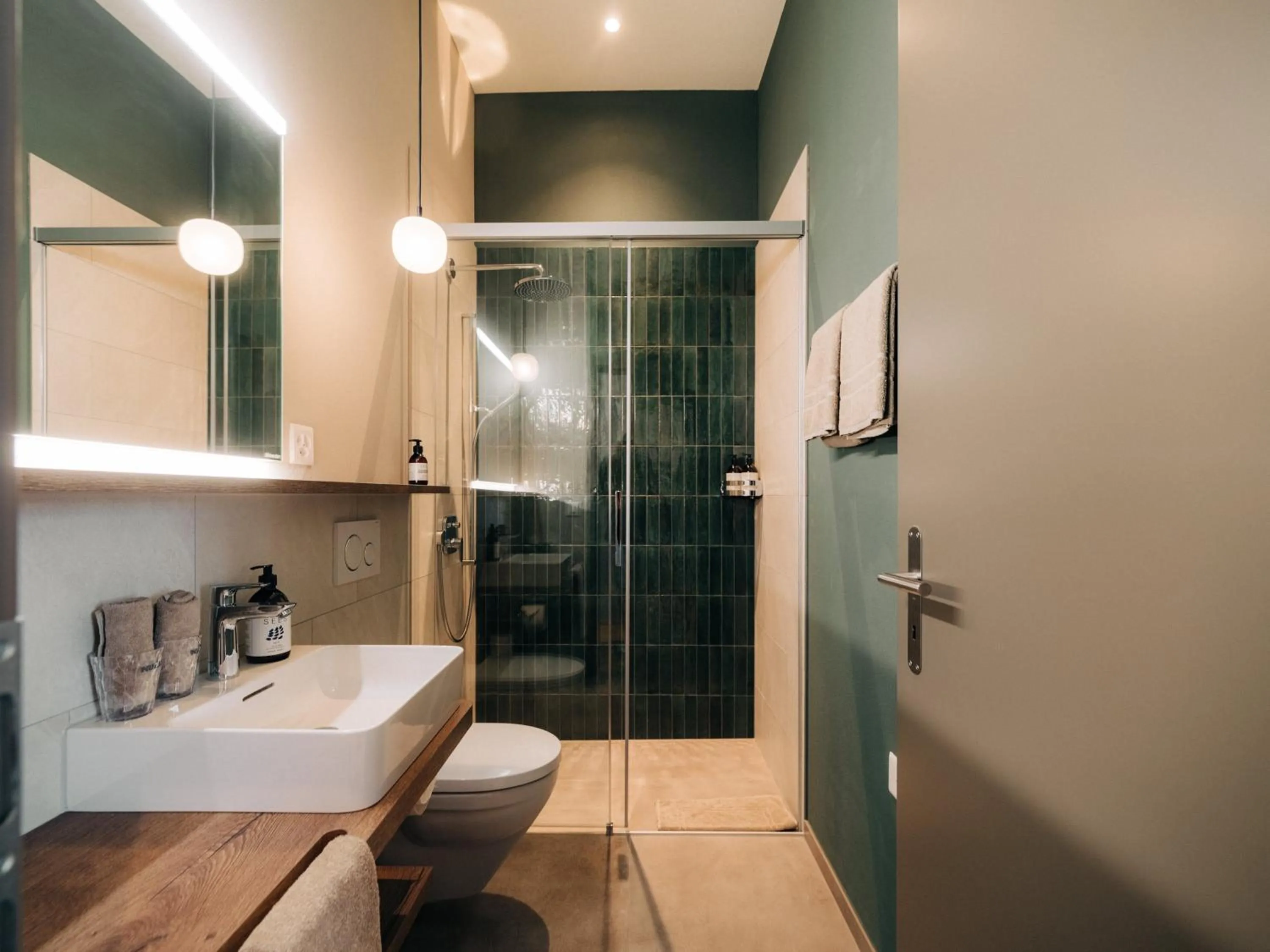 Shower in KURVE Apartments & Lounge