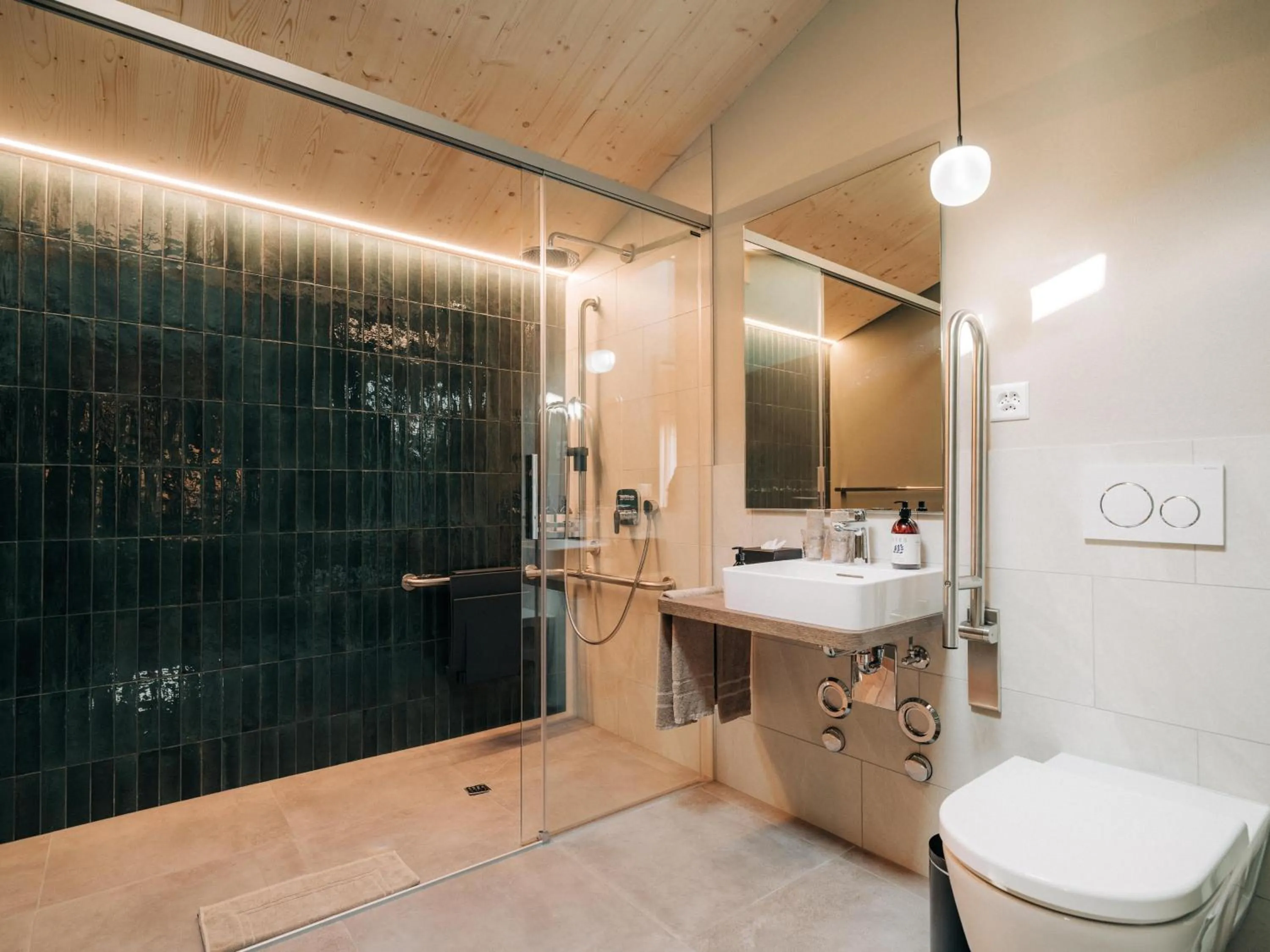 Shower in KURVE Apartments & Lounge