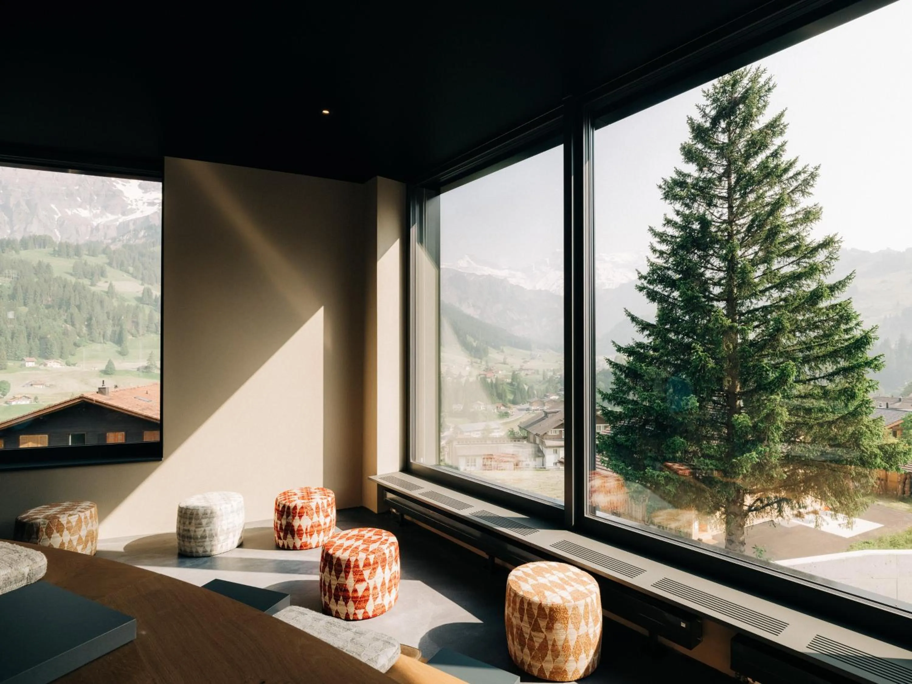 Restaurant/places to eat in KURVE Apartments & Lounge