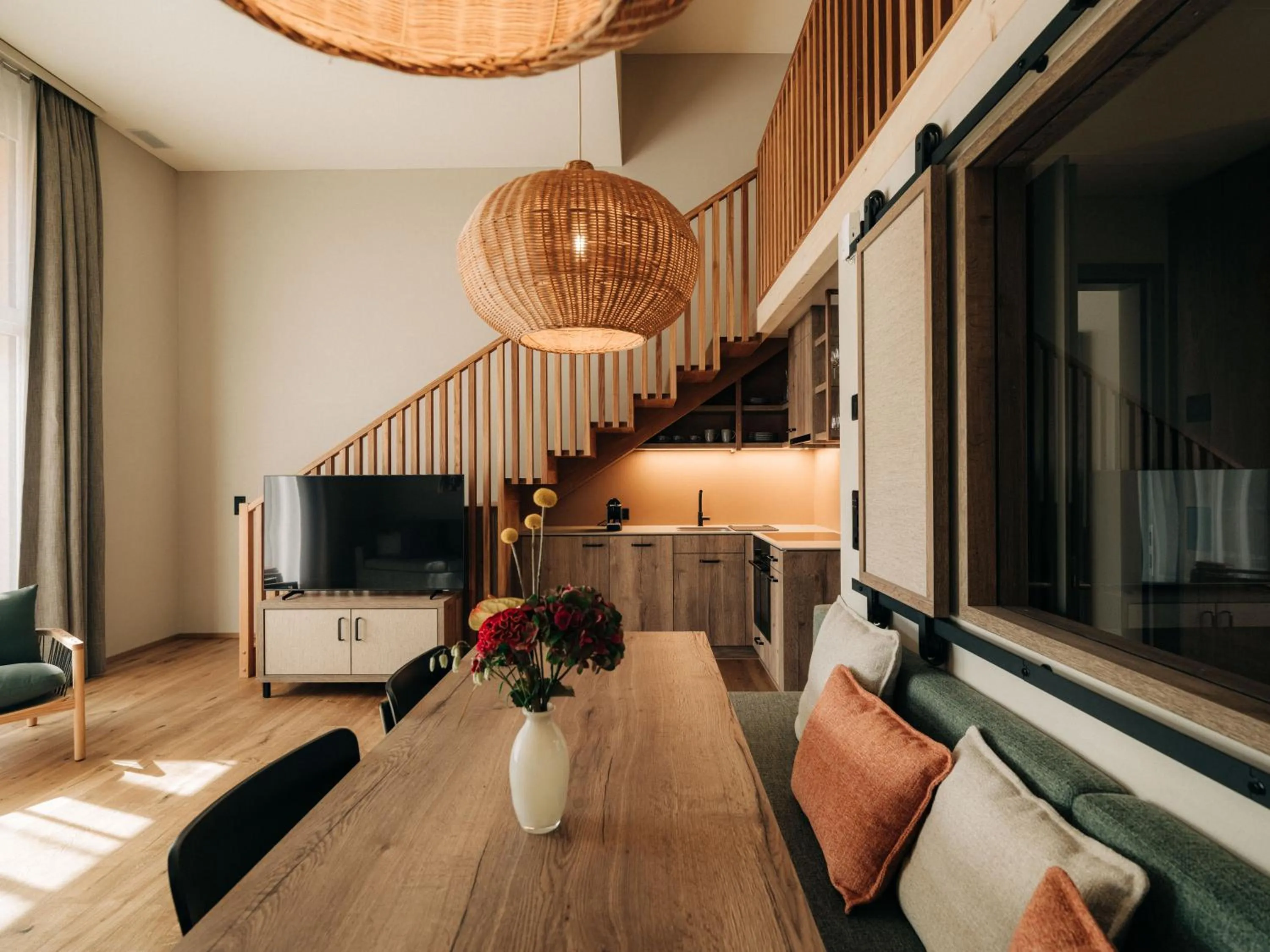 TV and multimedia in KURVE Apartments & Lounge