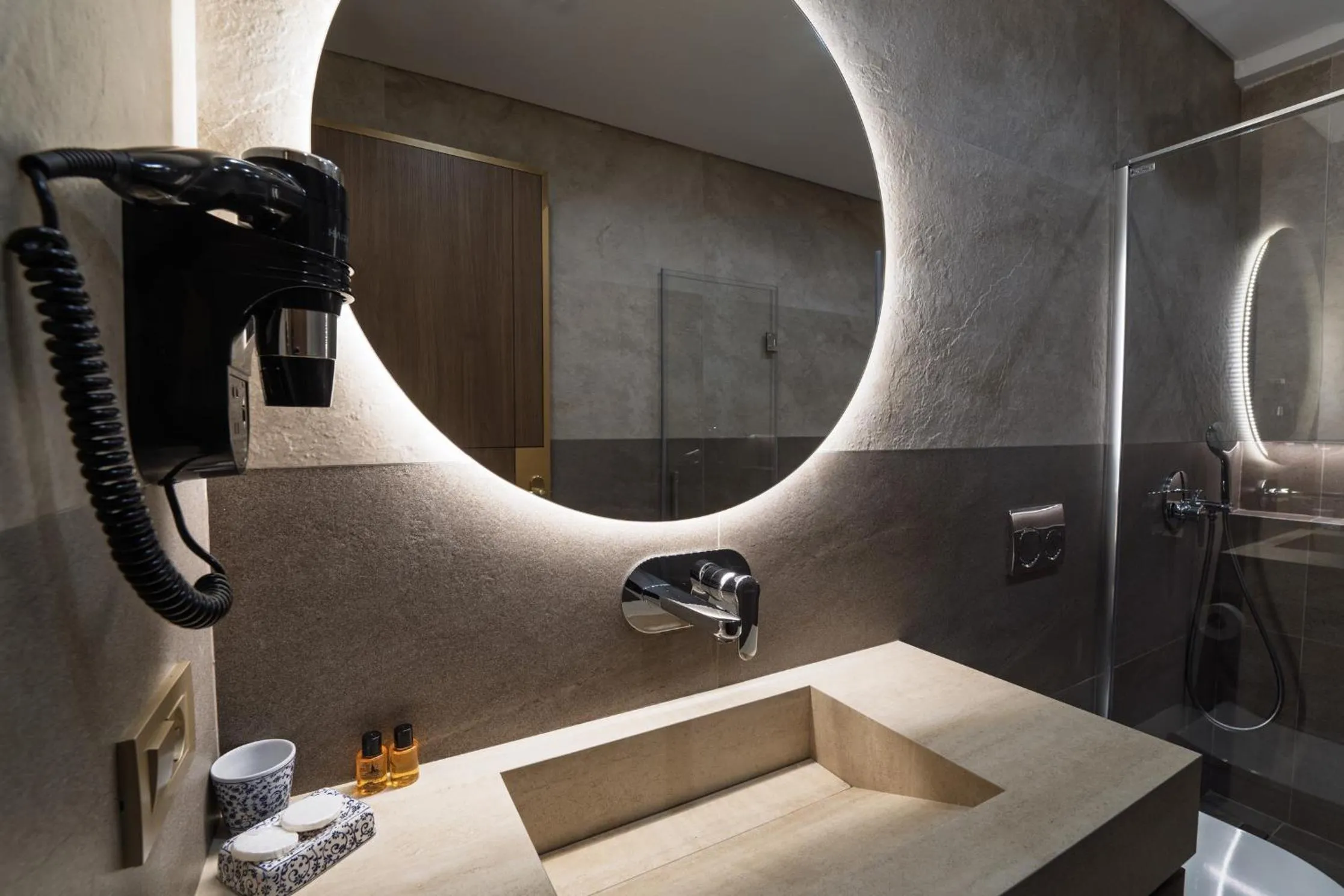 Bathroom in Erba Hotel