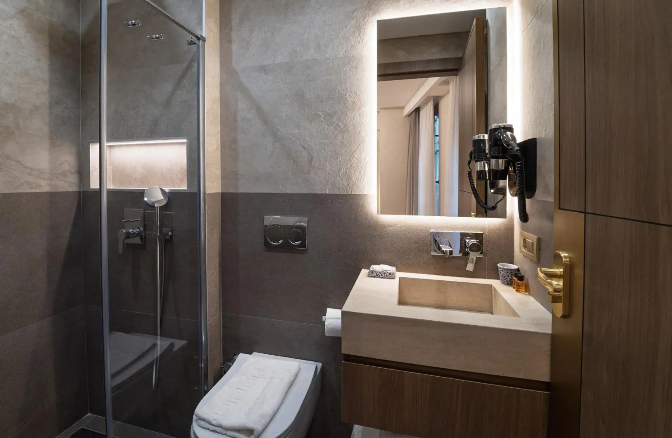 Shower in Erba Hotel Shower in Erba Hotel