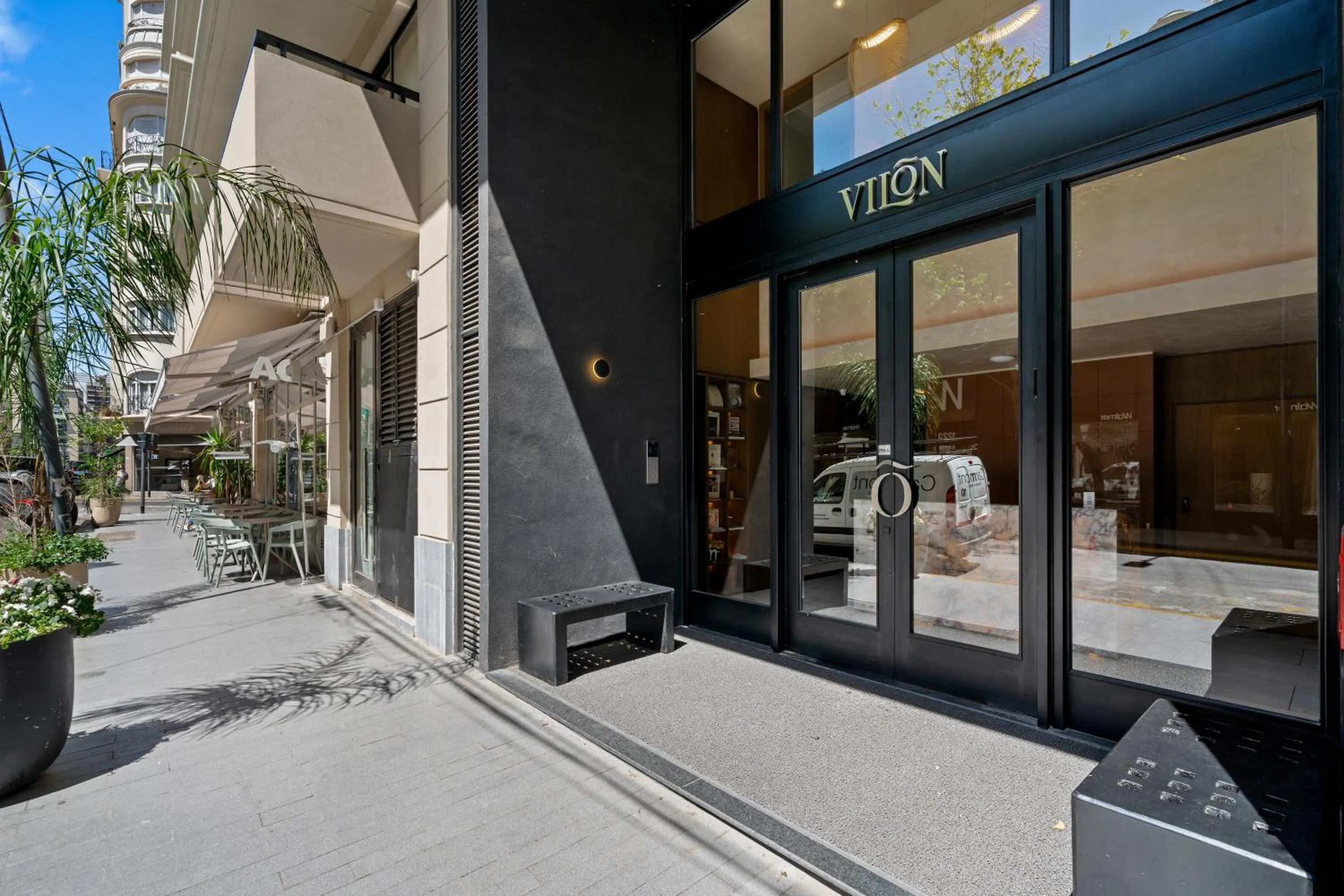 Facade/entrance in Vilon Recoleta Hotel