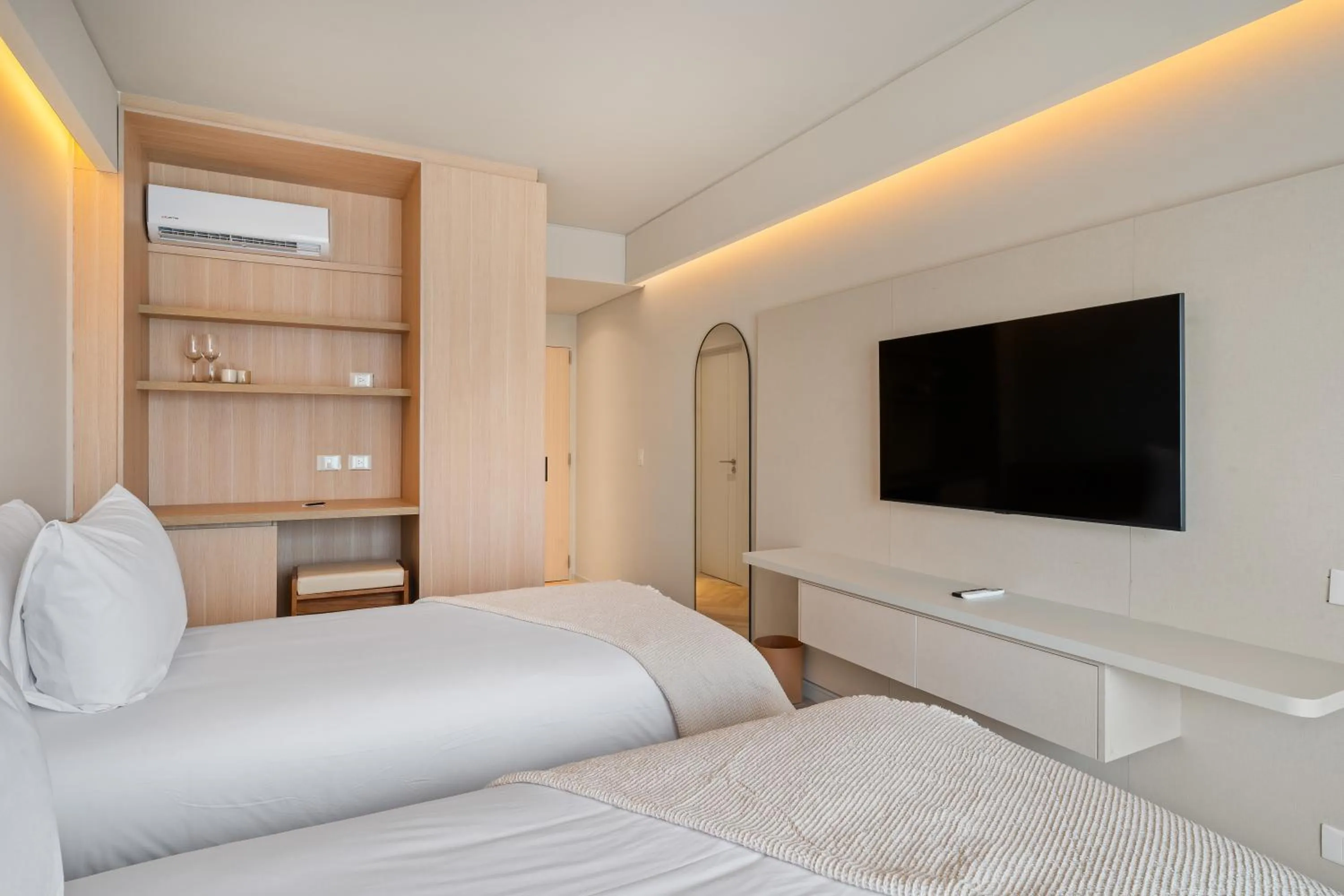 Photo of the whole room, Bed in Vilon Recoleta Hotel