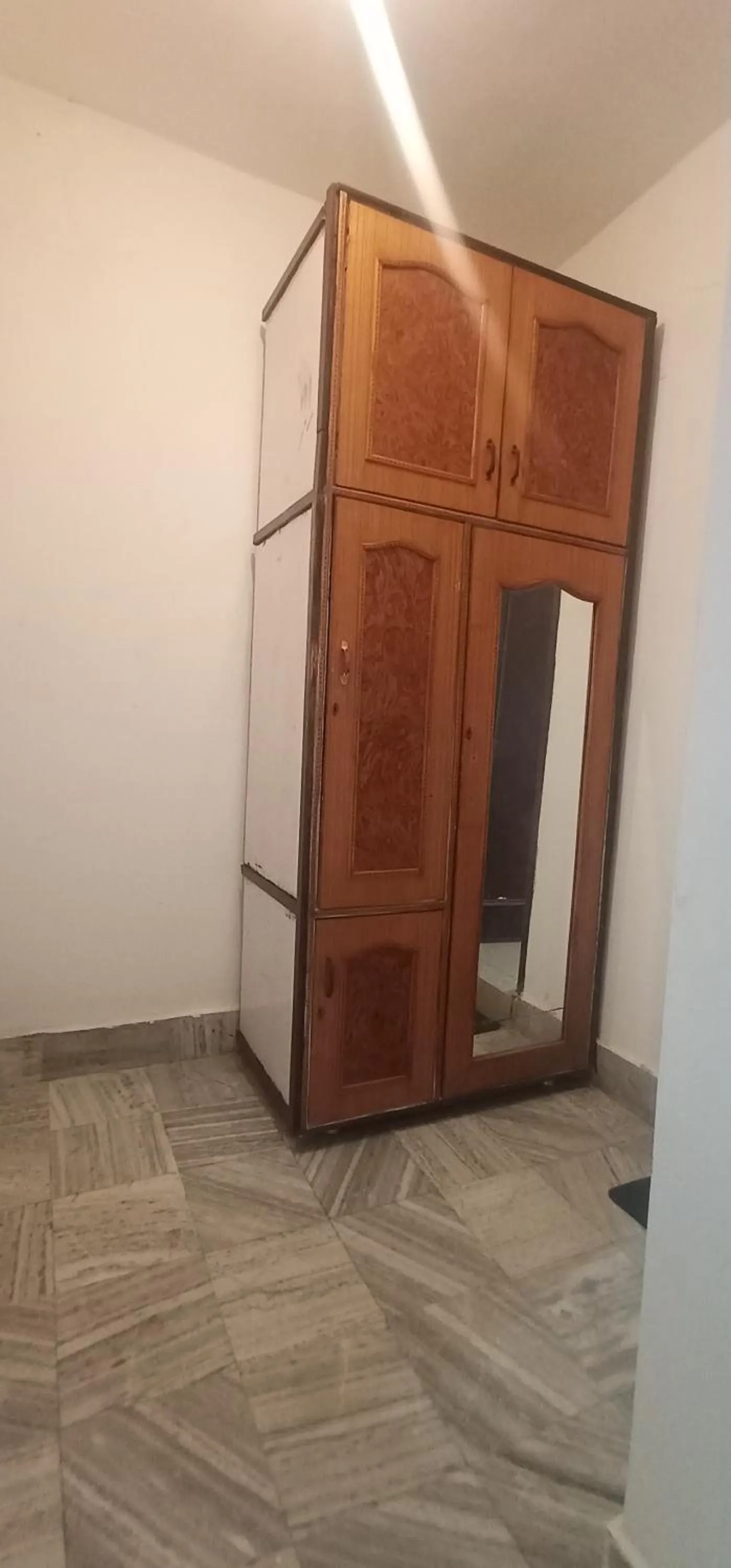 wardrobe in Backpackers Station