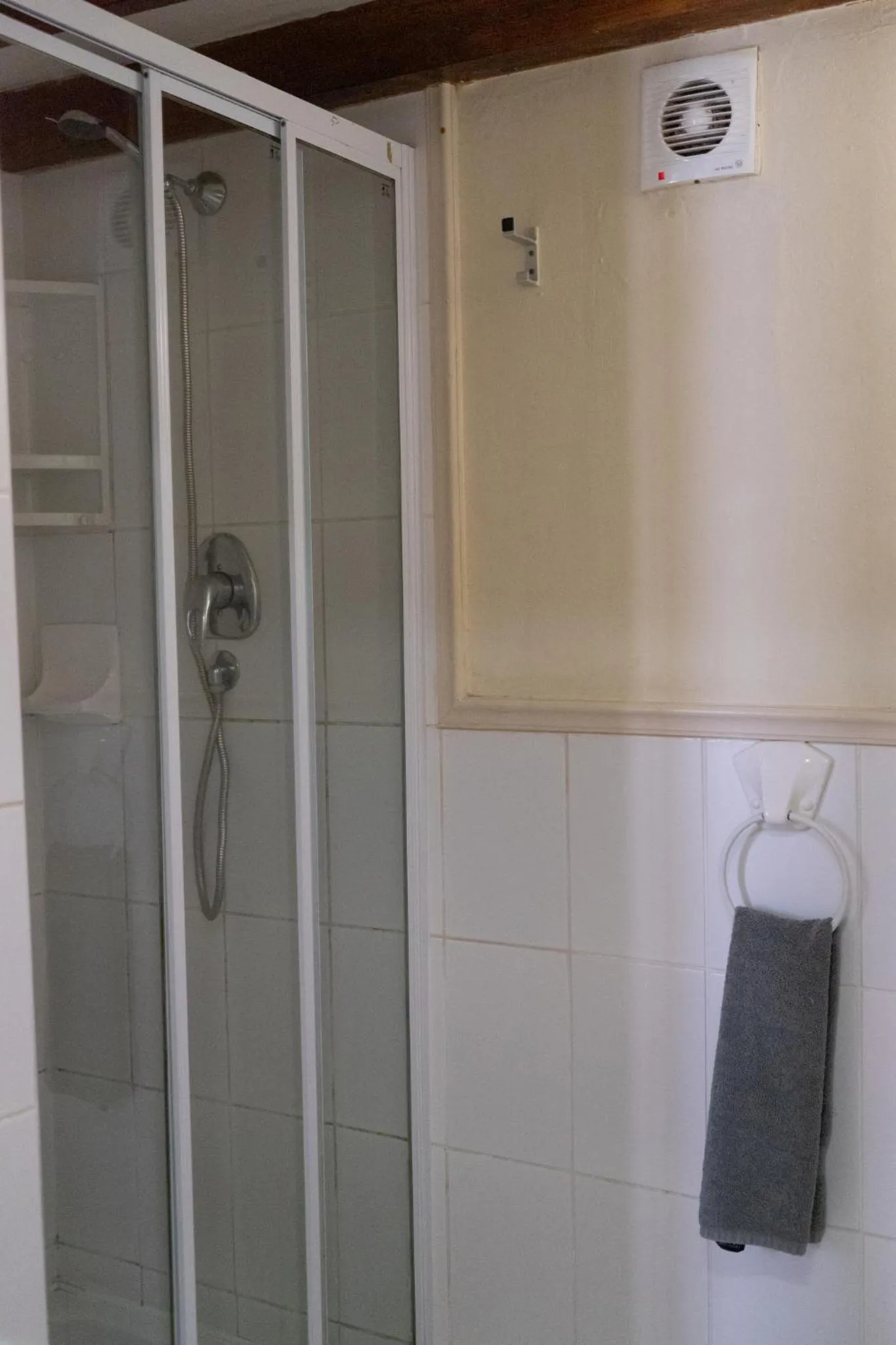 Shower in Bay Vista Guesthouse