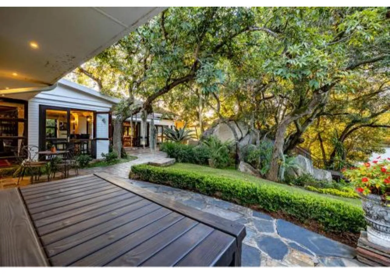 Property building in Sheppard Boutique Hotel