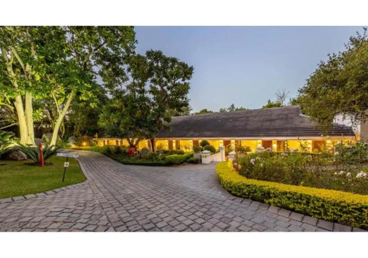 Property building in Sheppard Boutique Hotel