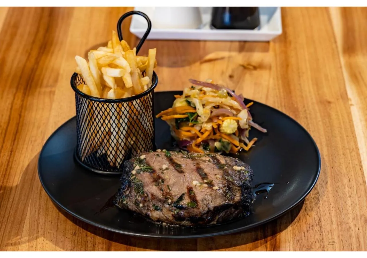 Restaurant/places to eat in Sheppard Boutique Hotel