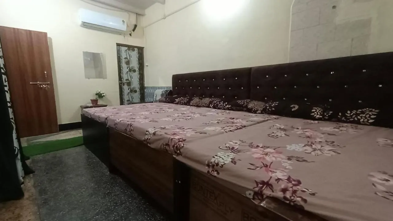 Bed in Shree Gopal Niketan