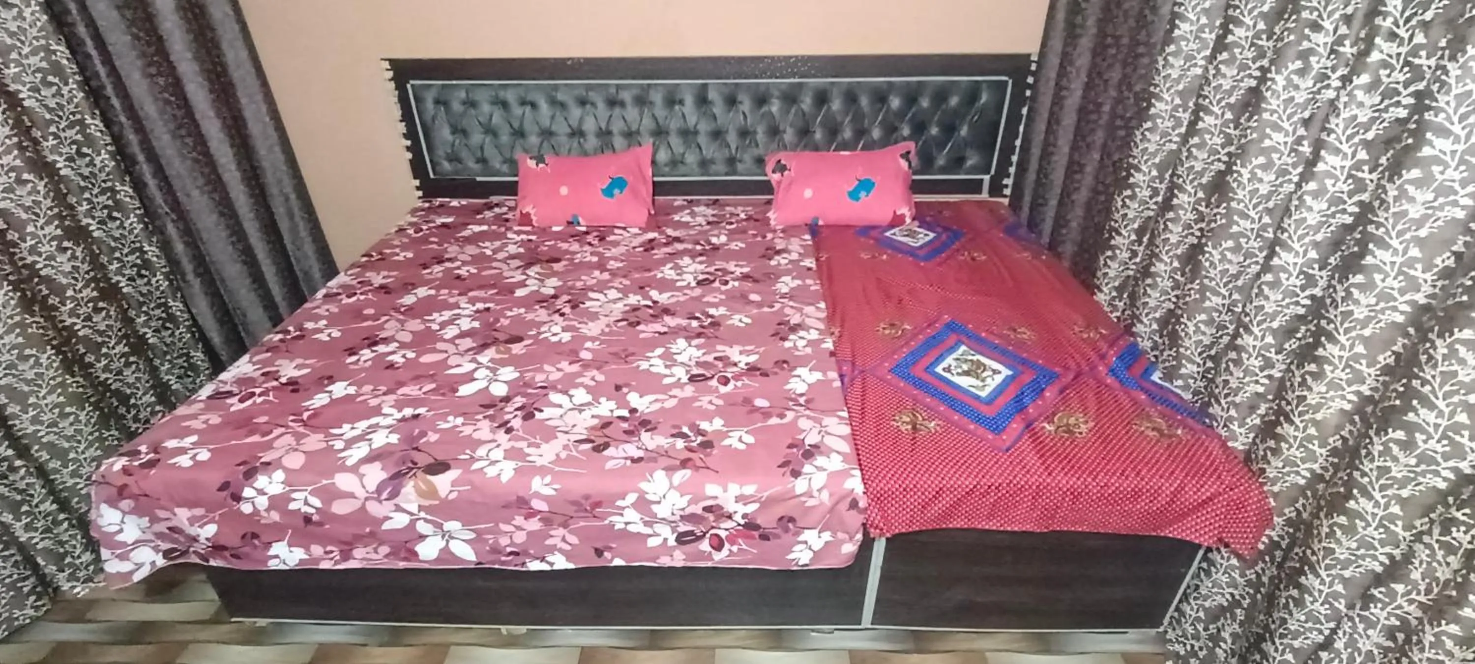 Bed in Shree Gopal Niketan