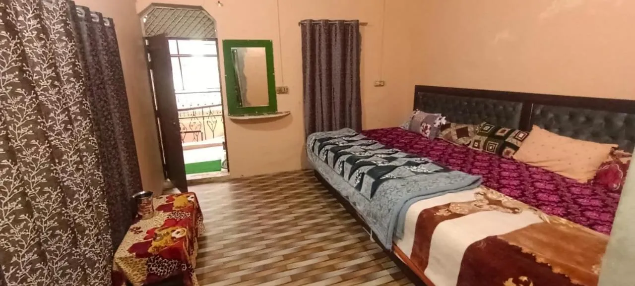 Bed in Shree Gopal Niketan