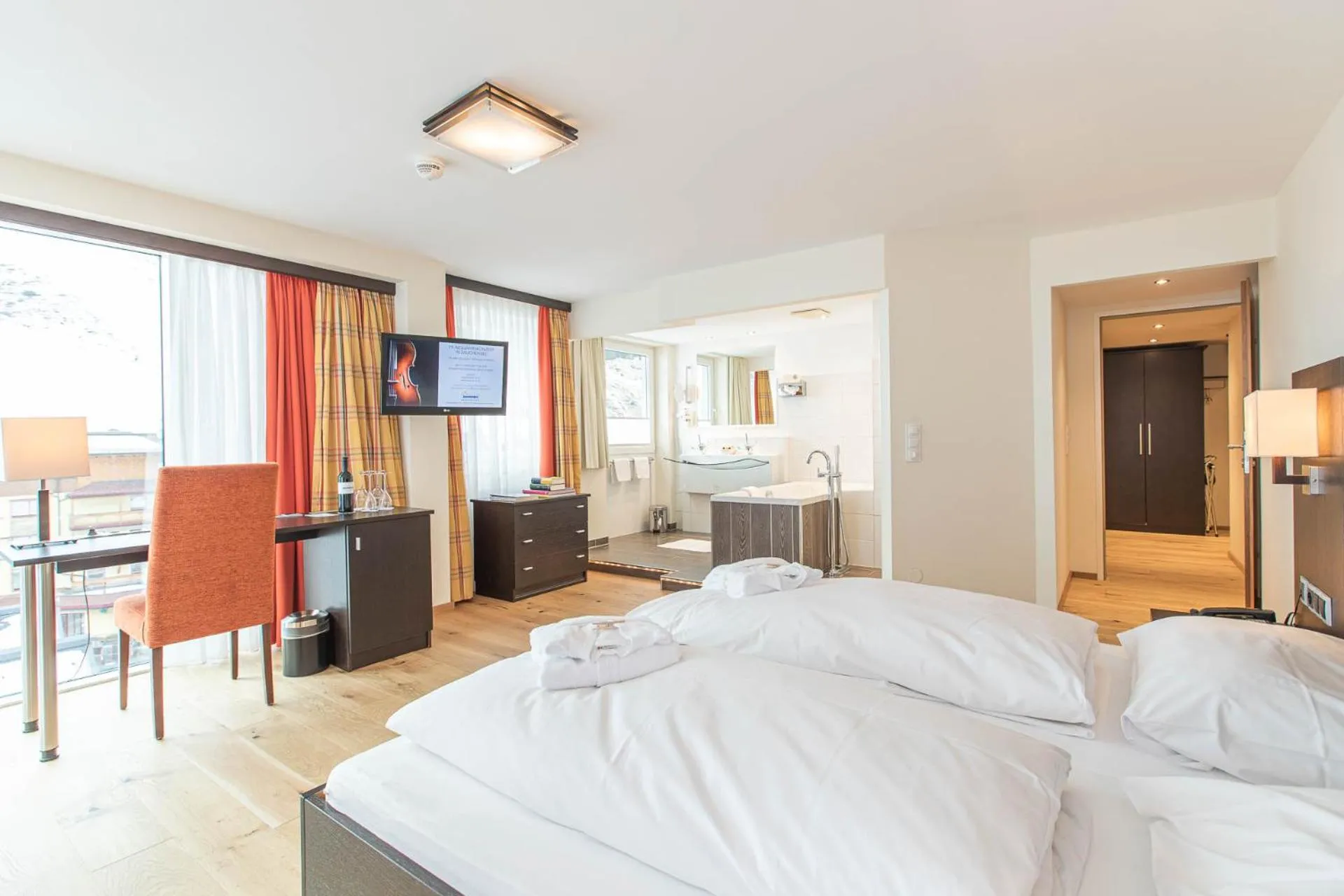 Bedroom, Bed in Hotel Sportalmmm, Hoch-Genuss