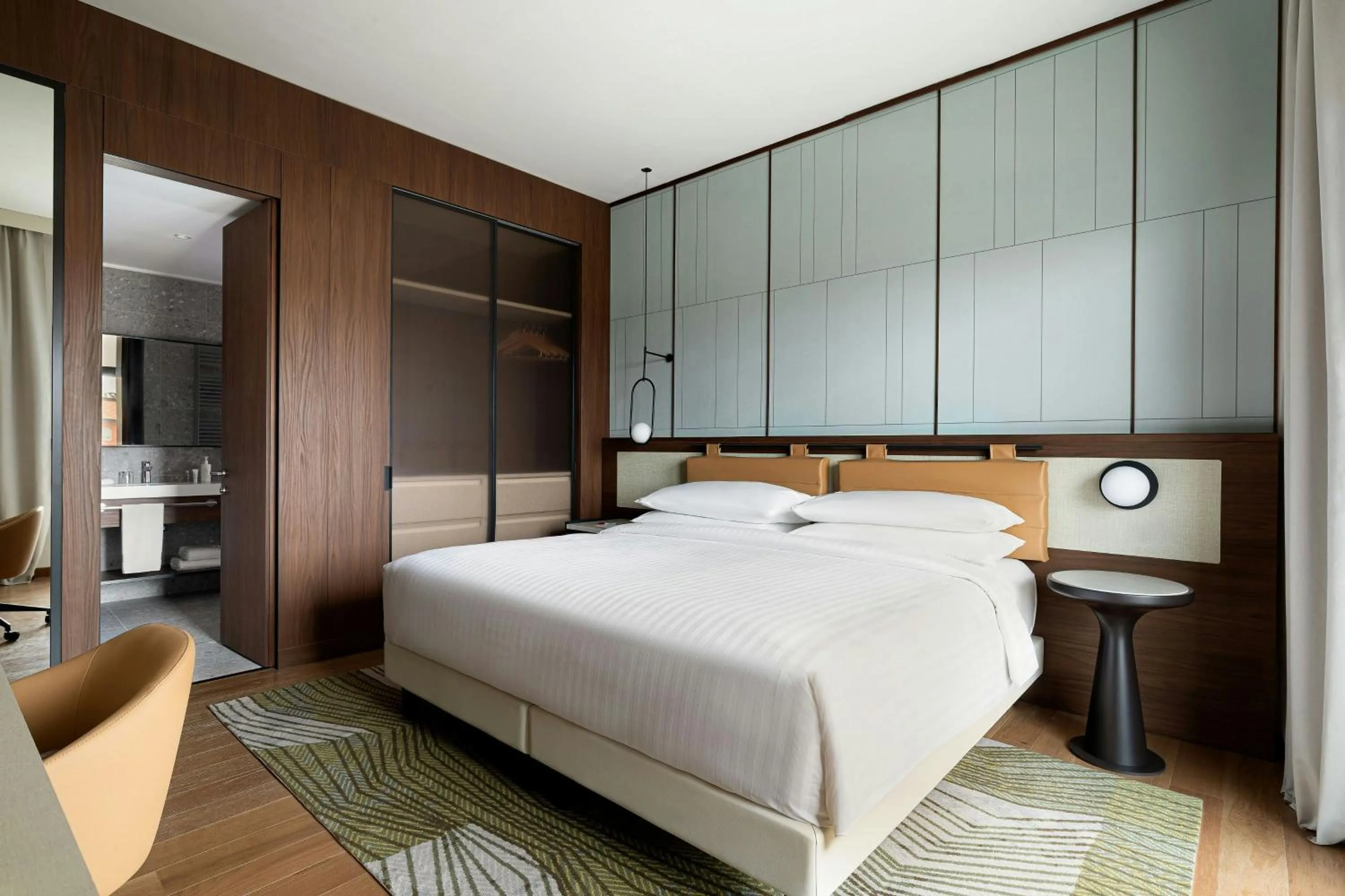 Photo of the whole room, Bed in Milan Marriott Hotel