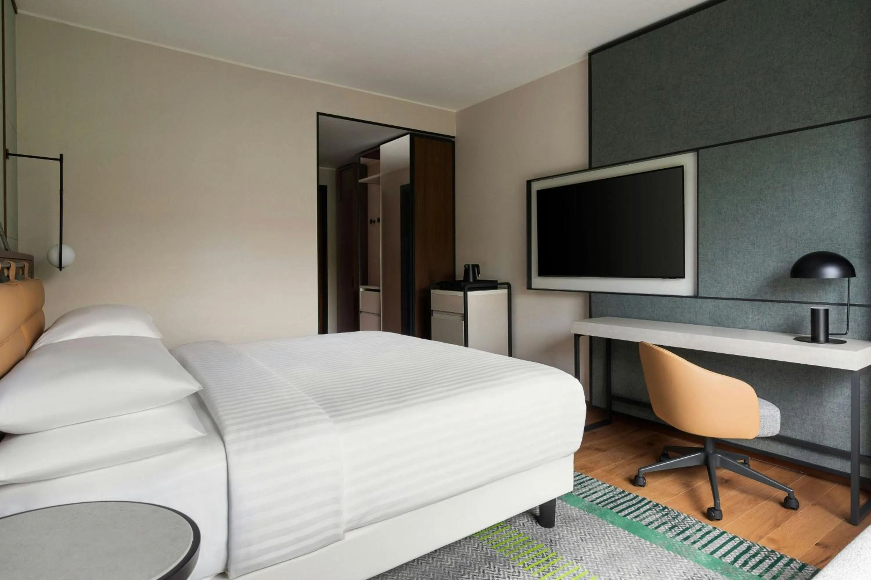 Photo of the whole room, Bed in Milan Marriott Hotel