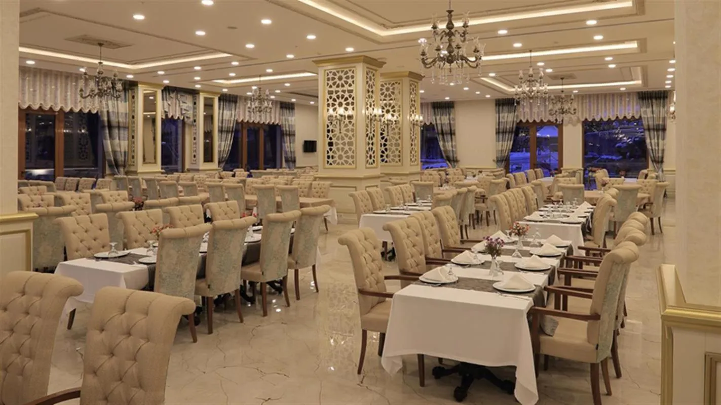 Restaurant/places to eat in Cam Thermal Resort Hotel & Spa
