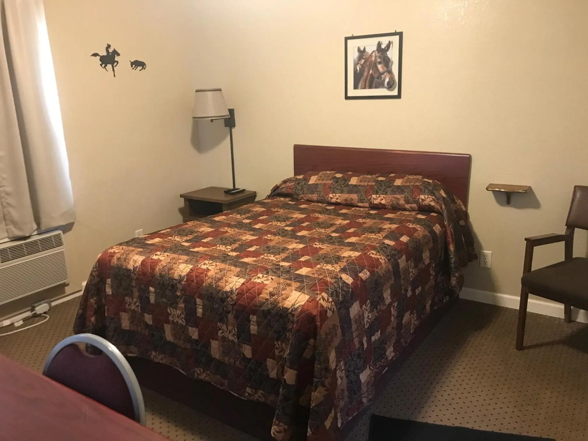 Bed in Highland Court Motel