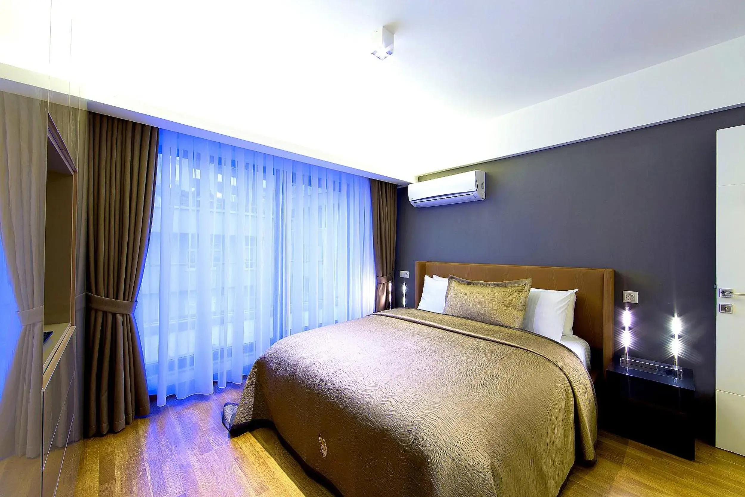 Decorative detail, Bed in The Place Suit & Apartments Decorative detail, Bed in The Place Suit & Apartments