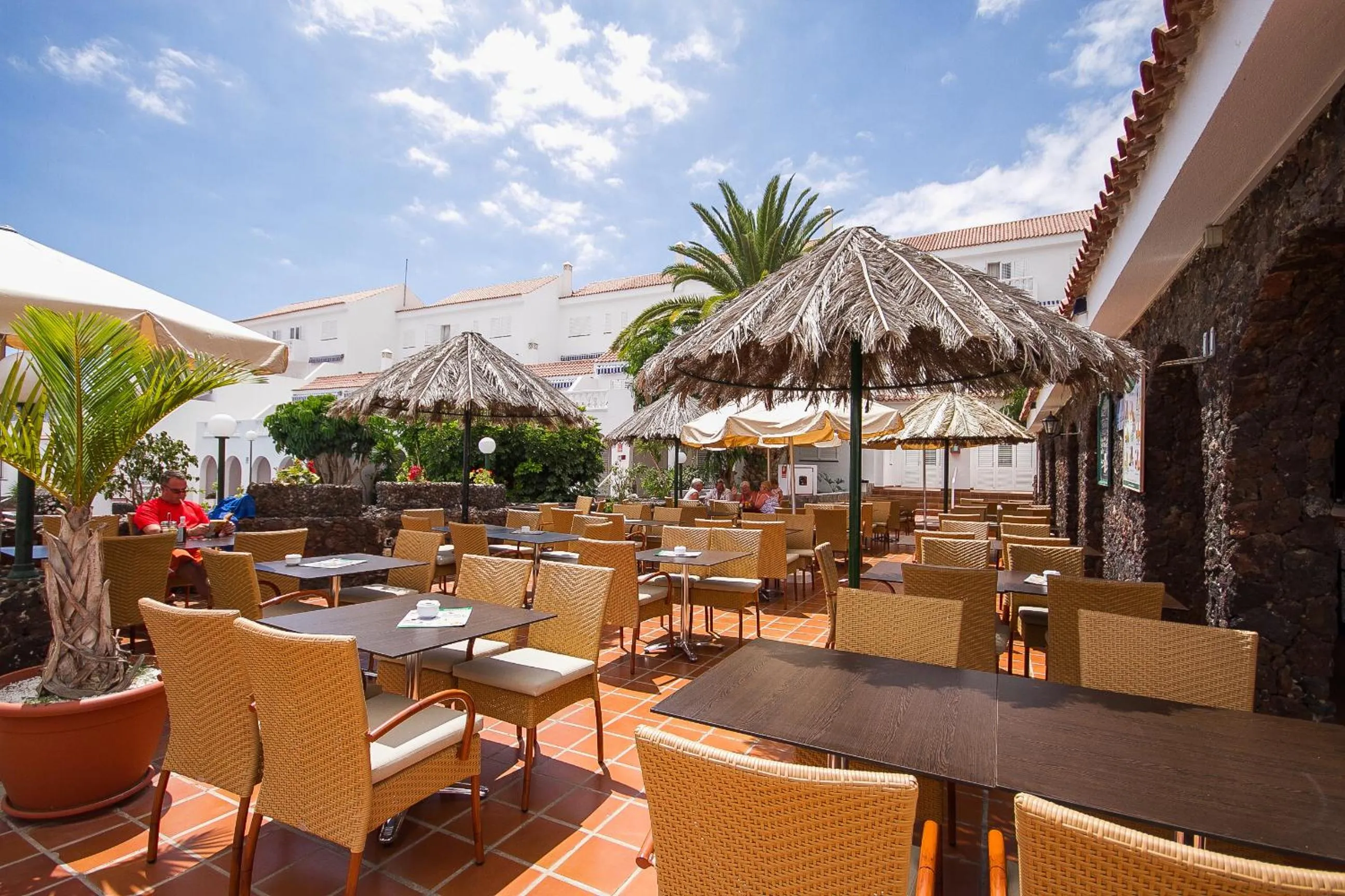 Restaurant/places to eat in Ona Los Claveles