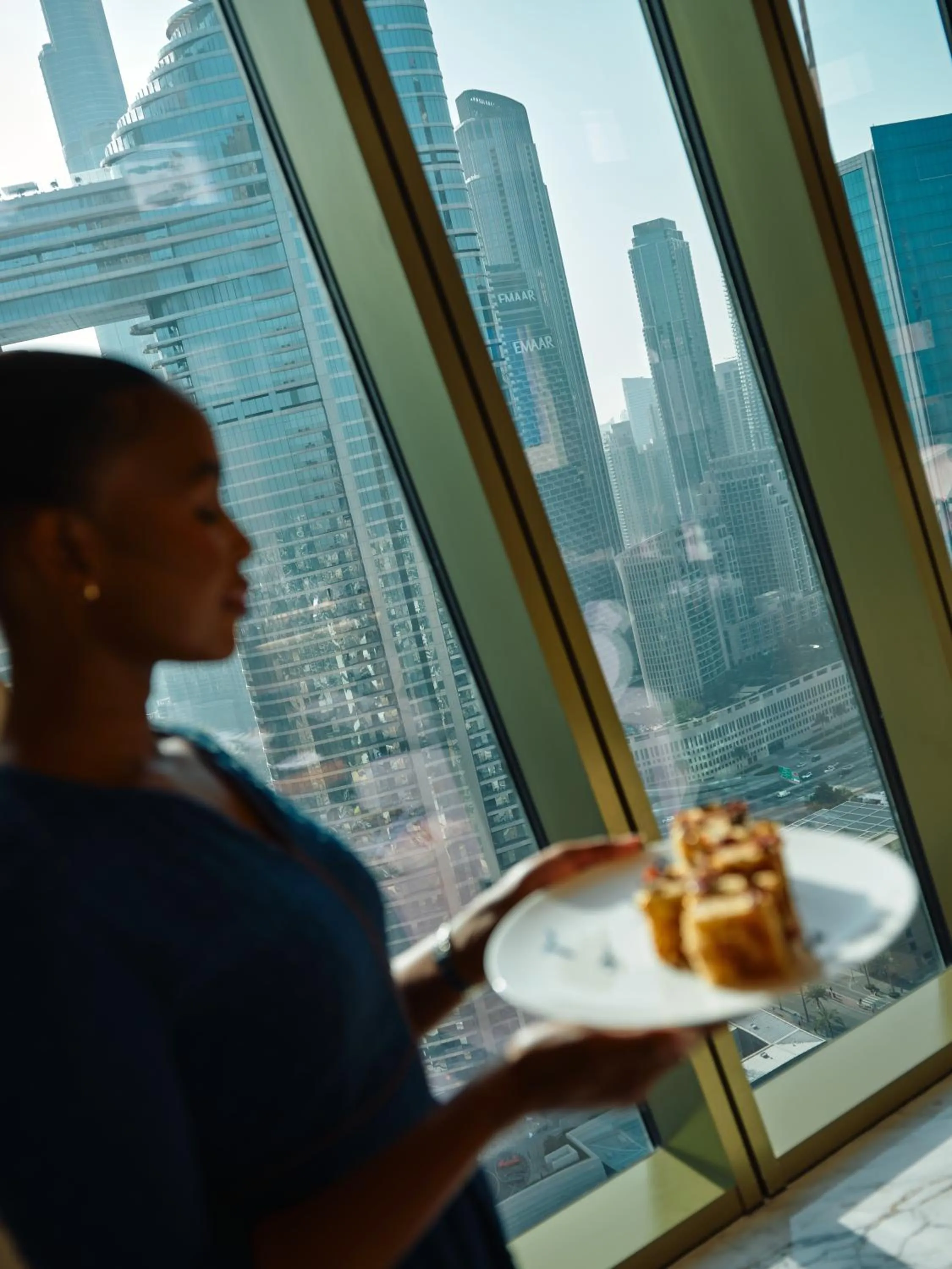 Lounge or bar in Mandarin Oriental Downtown, Dubai