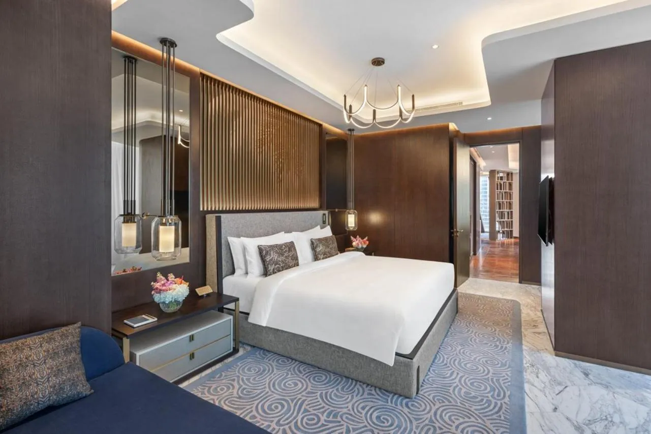 Bedroom, Bed in Mandarin Oriental Downtown, Dubai