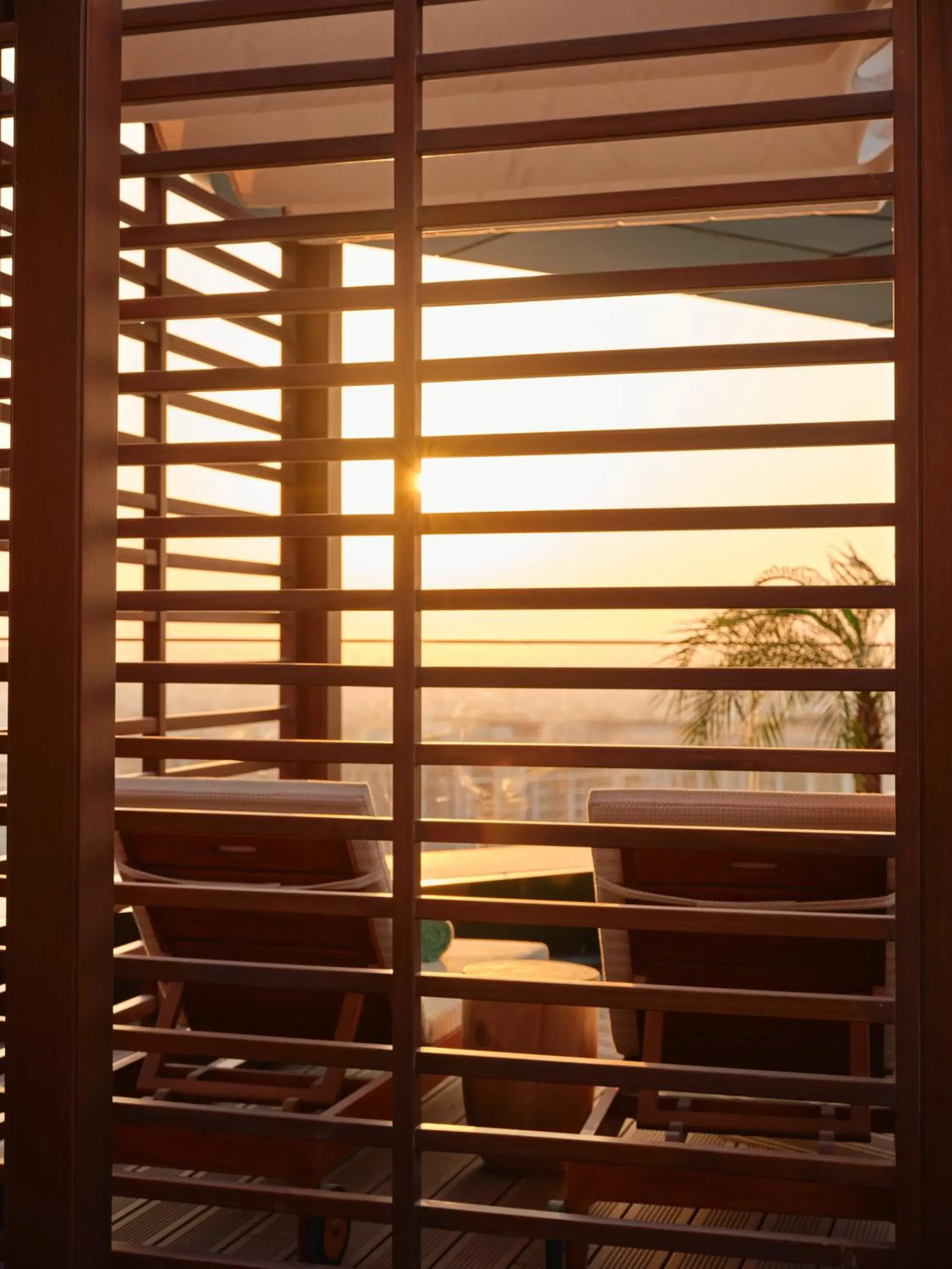 Swimming pool in Mandarin Oriental Downtown, Dubai Swimming pool in Mandarin Oriental Downtown, Dubai