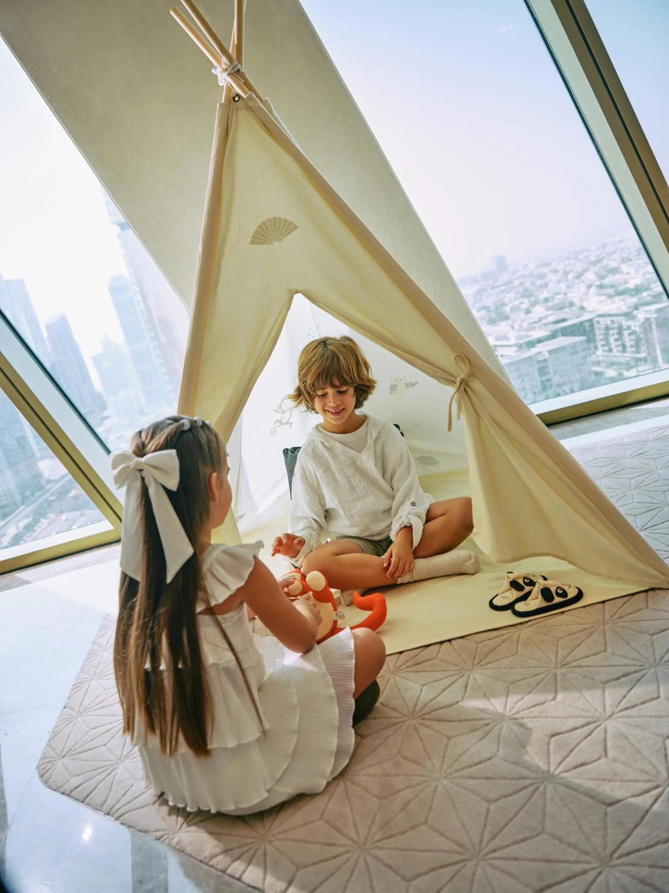 Living room in Mandarin Oriental Downtown, Dubai