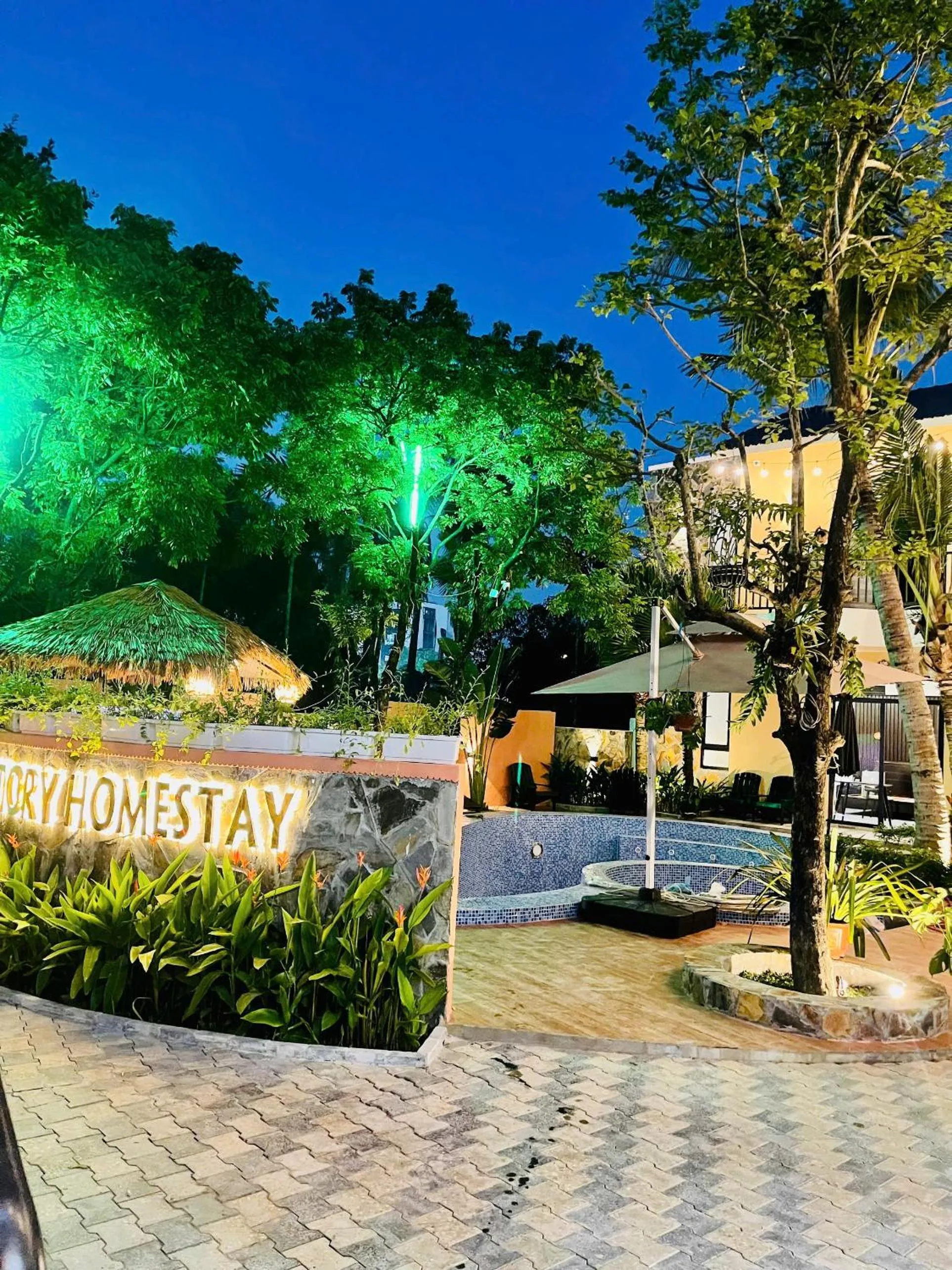 Swimming pool in Victory Homestay