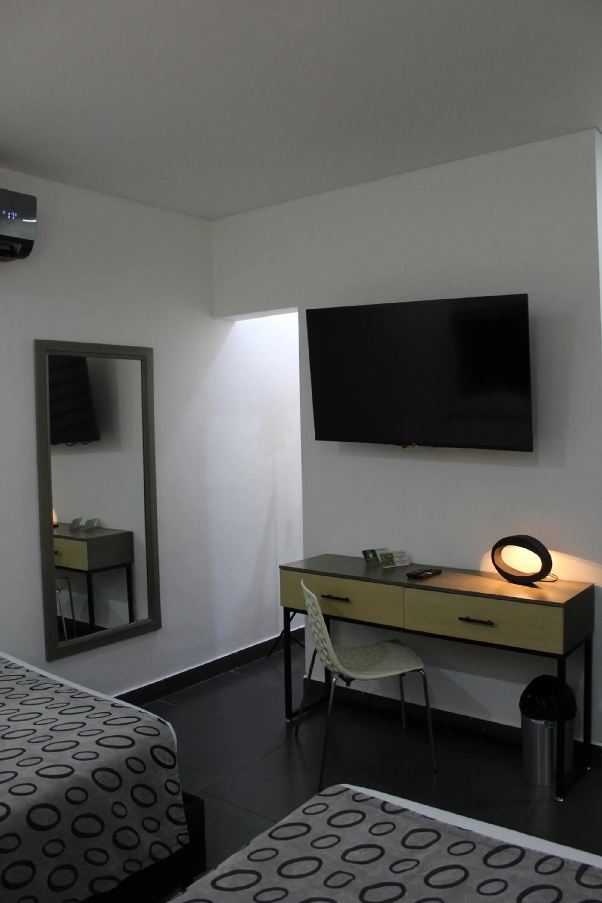 TV and multimedia, Bed in Hotel Merlott Lleras