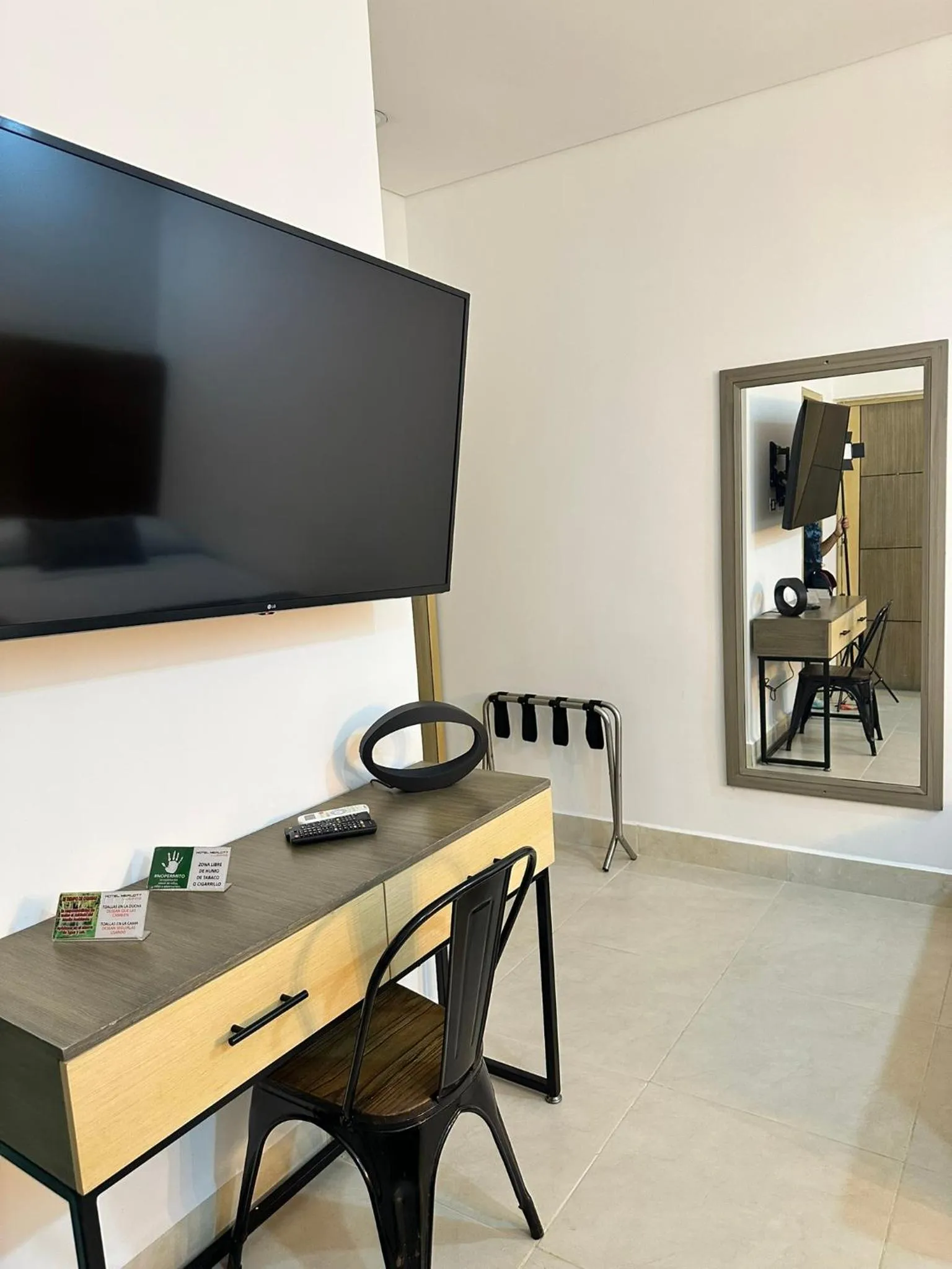 TV and multimedia in Hotel Merlott Lleras