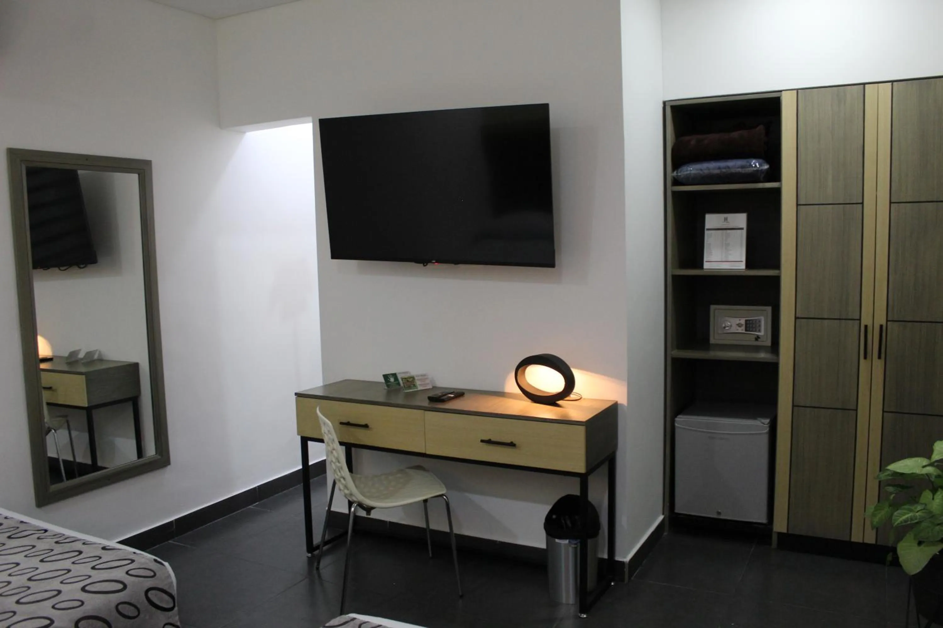 TV and multimedia in Hotel Merlott Lleras