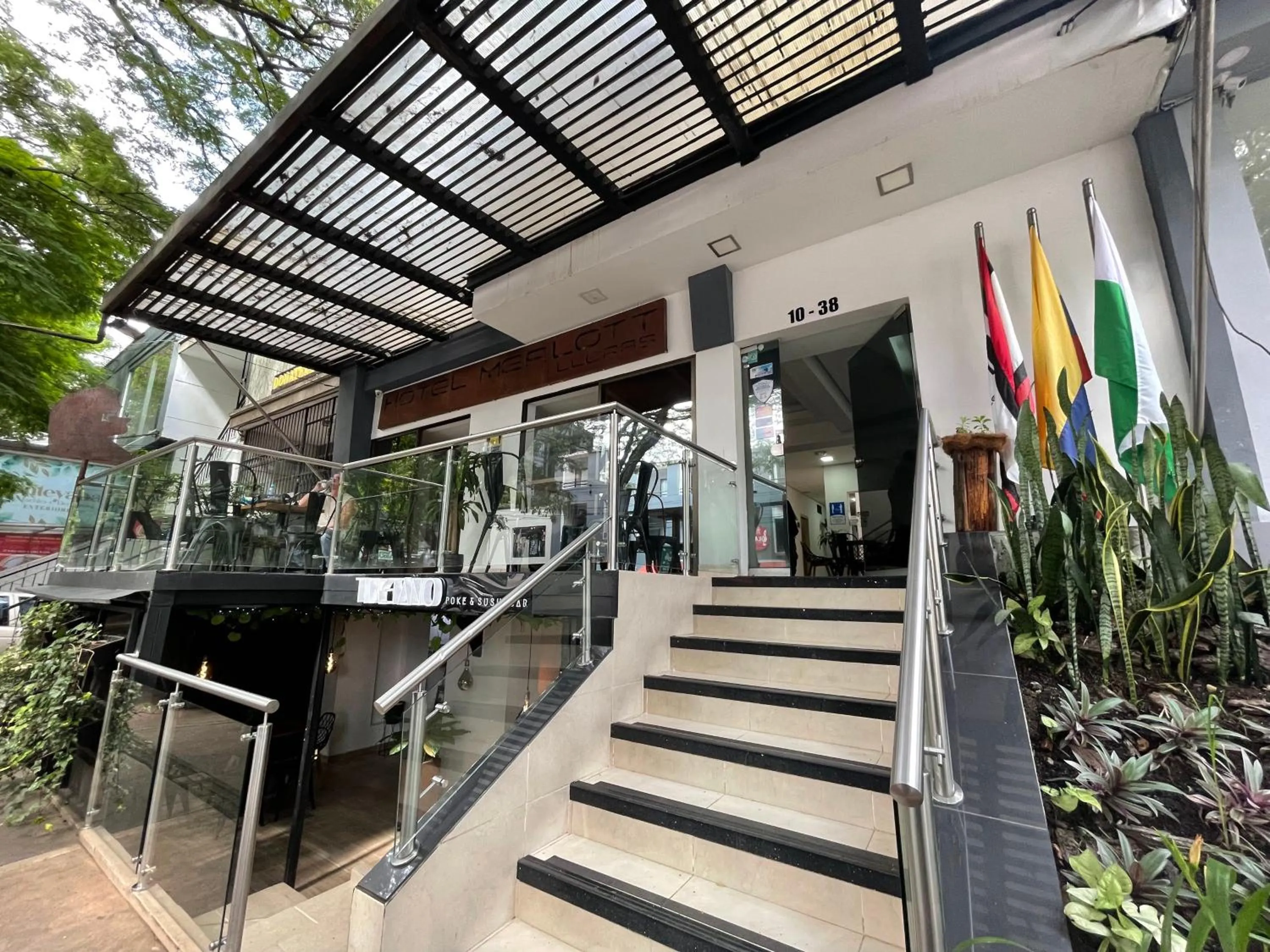 Facade/entrance in Hotel Merlott Lleras