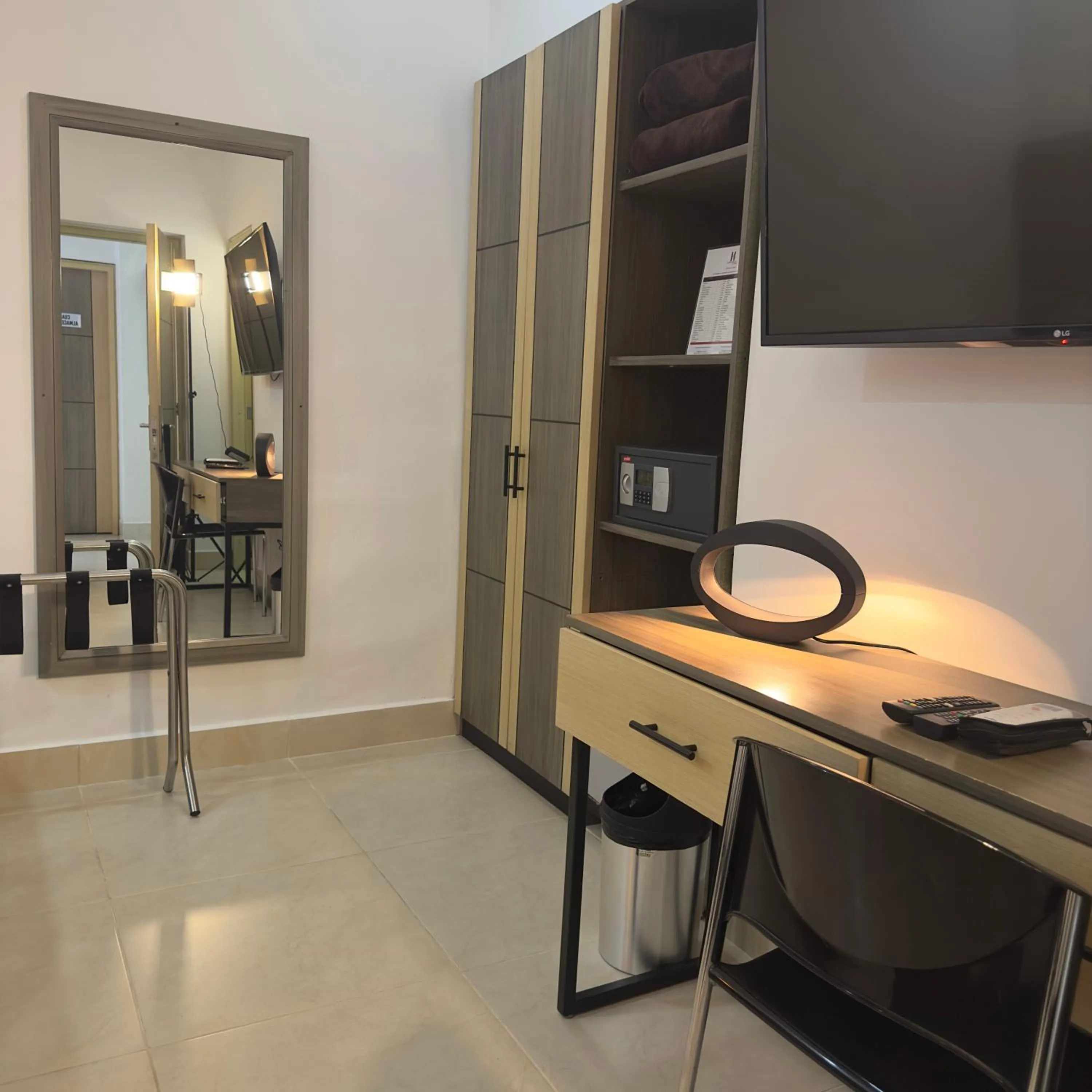 TV and multimedia in Hotel Merlott Lleras