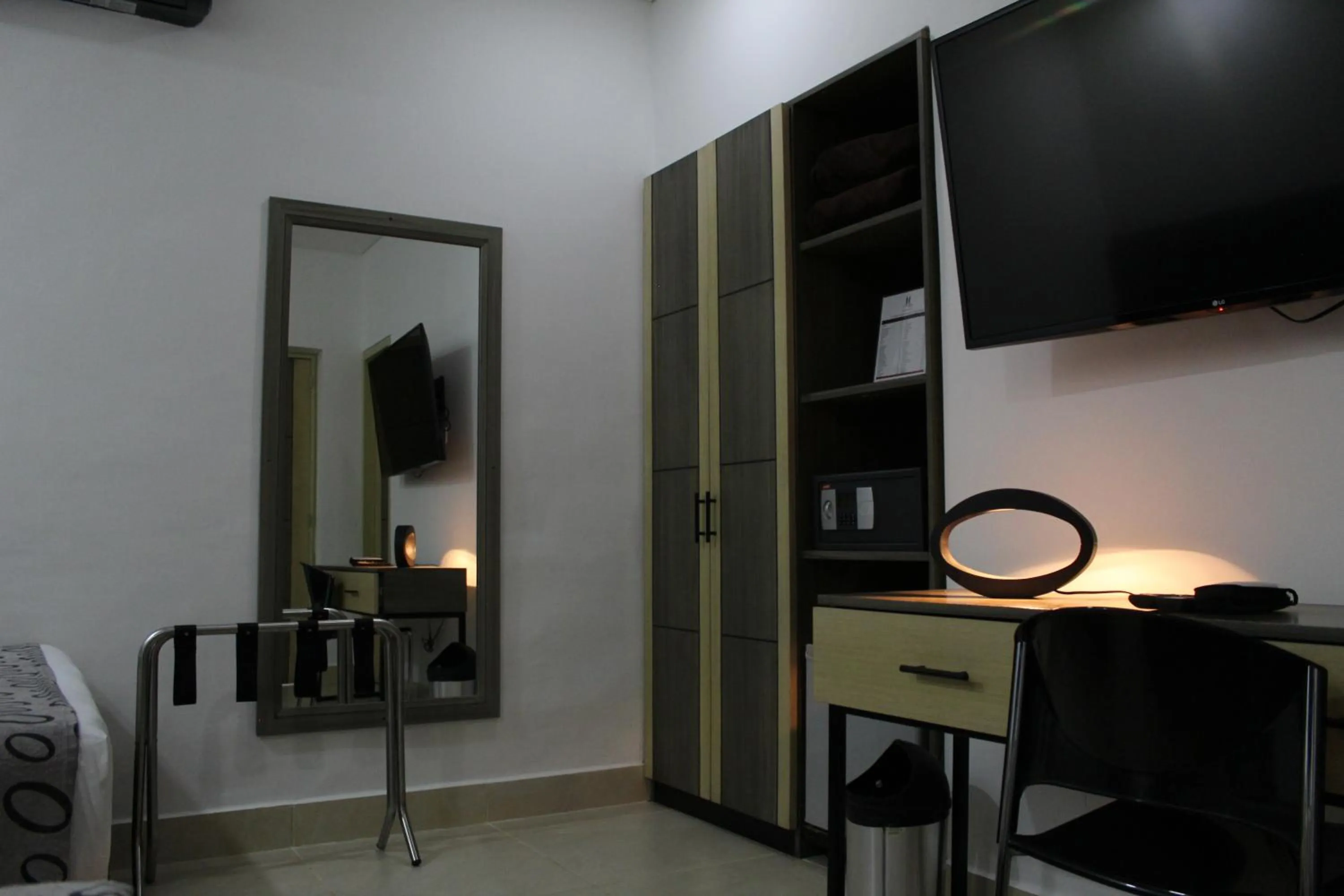 TV and multimedia in Hotel Merlott Lleras