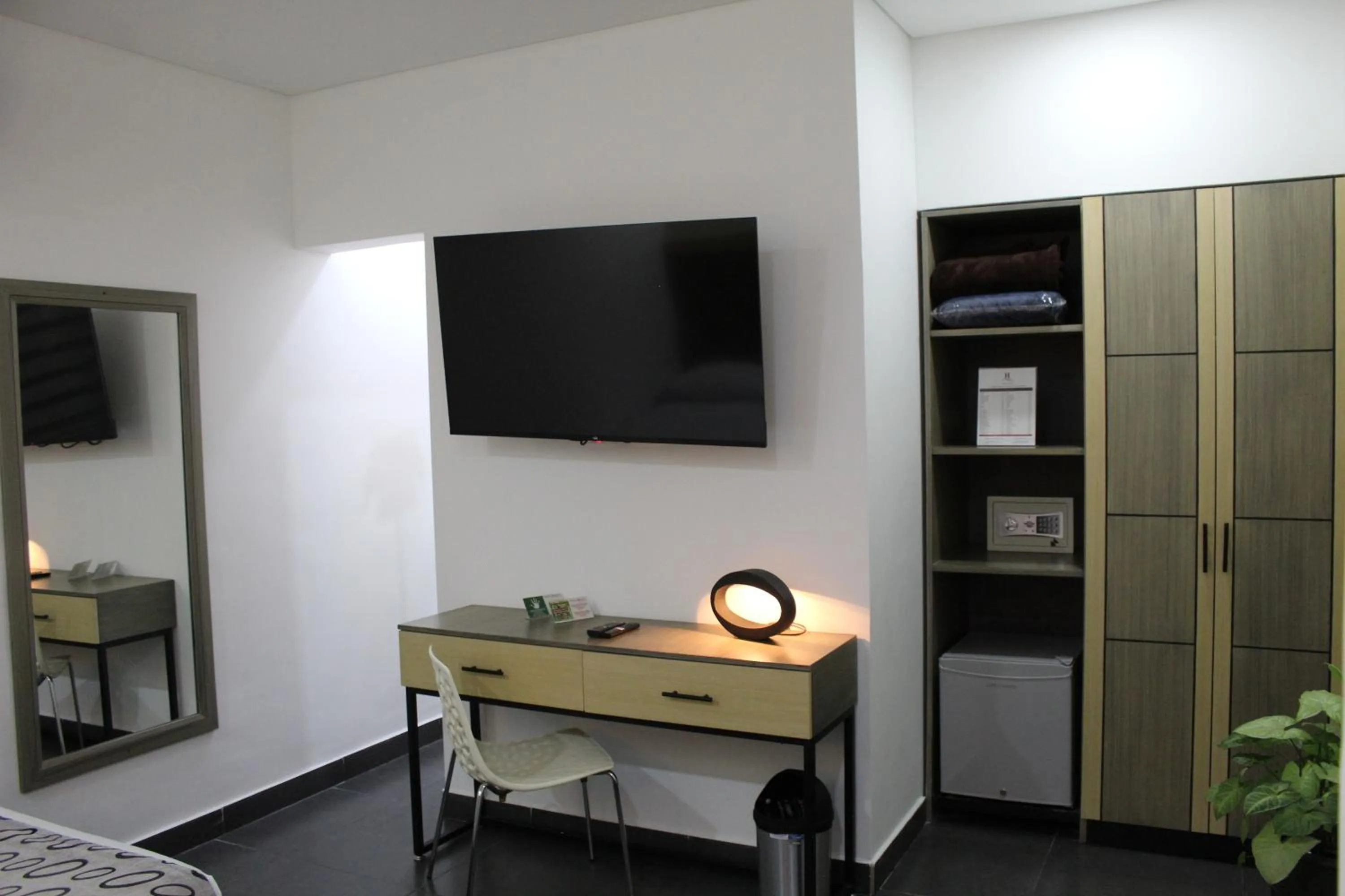 TV and multimedia in Hotel Merlott Lleras