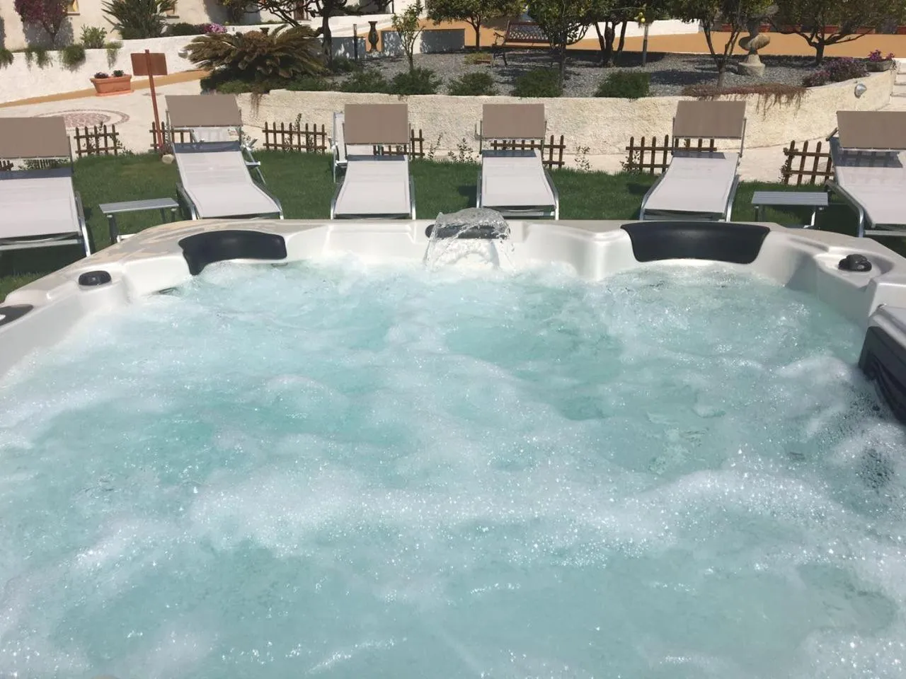 Hot Tub in Hotel Bougainville