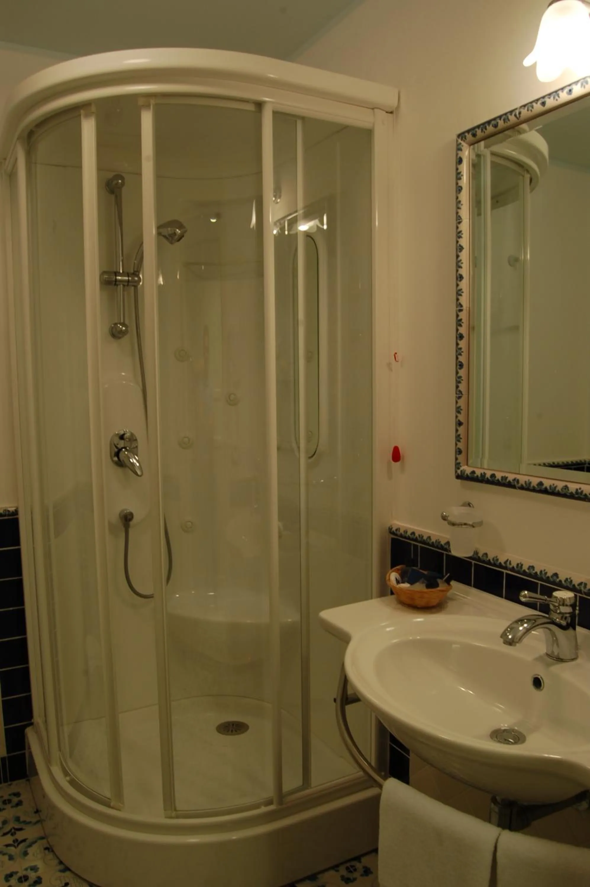 Bathroom in Hotel Bougainville